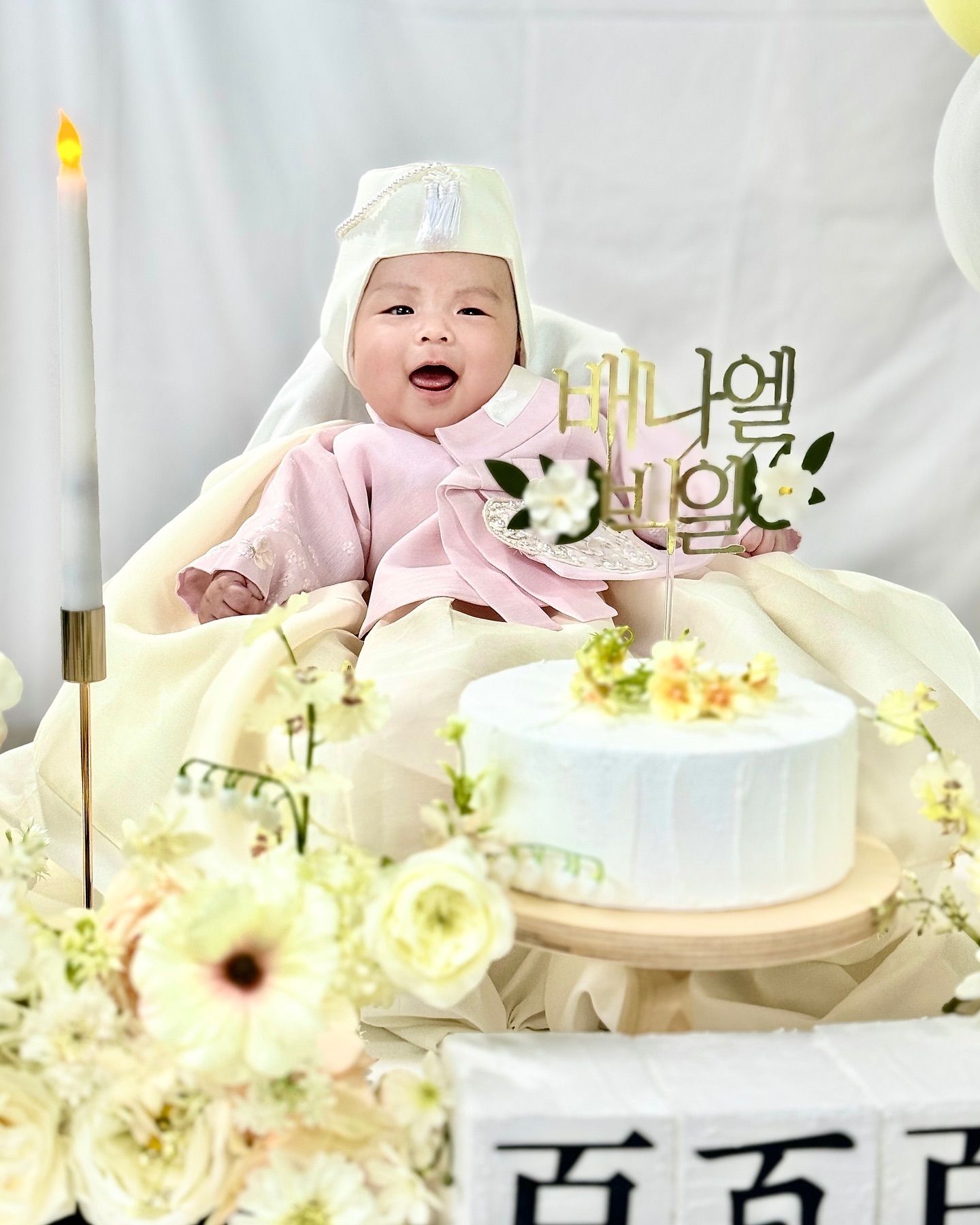 사랑하는 우리나엘이 #100일 🤍

언제 이렇게 컸나 싶다🥹🤍
우리 사랑하는 나엘이
엄마아빠딸로 와주고
건강하게 잘 자라줘서 고마워🤍
하나님께 무한 감사🥹

이제 나엘이가 없는 삶은 상상이 안돼
매일매일 주안에서 예쁘게 사랑스럽게
자라나자🤍

100일 너무 축하해🤍
나엘아 너무 사랑해🤍

#백일상 대여해서 찍은 #셀프촬영 
#백일기념 으로 성공적🤍
_jlove.light  금손이모 고마워요🤍

#셀프#셀프사진#아기사진#아기#육아#육아맘#딸맘#100일#100일촬영 #백일상대여#파티온리#용띠맘