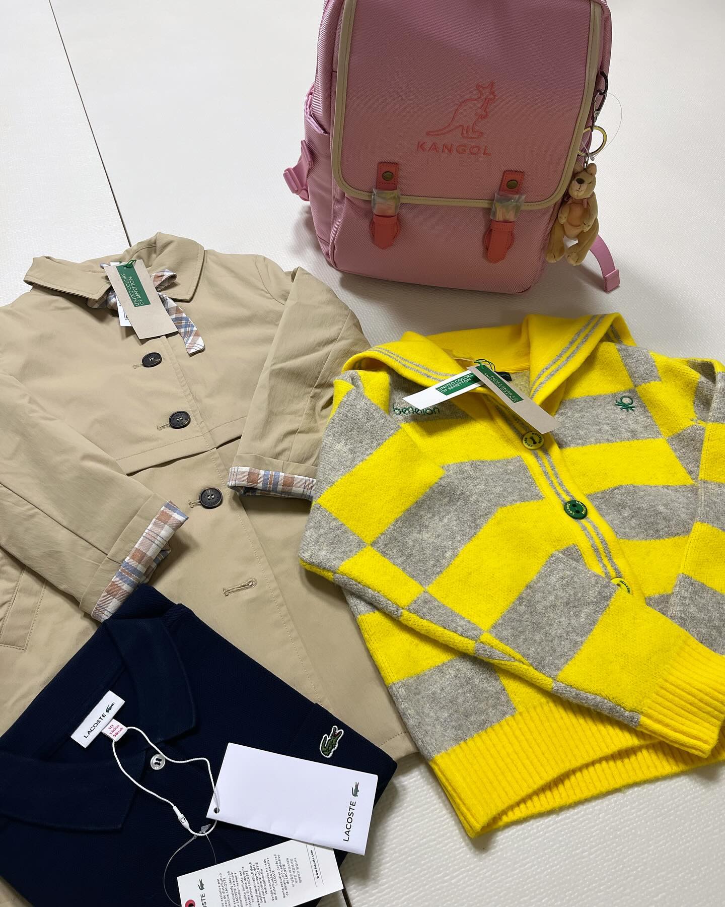 우리채윤이는 삼촌 이모 많아서 선물도 많이 받네🥳 첫 조카라고 여기 사진속 선물 말고도 용돈 선물 많이 받아서 행복한 우리꽁주🫶🏻곧 입학이다😍엄마가 다 설렌다야😁
#베네통 #베네통키즈 #캉골 #캉골키즈 #키즈가방 #입학선물 #라코스테 #선물추천 #첫조카 #우리공주 #삼촌들 #이모들 #감사합니다💕 #주말