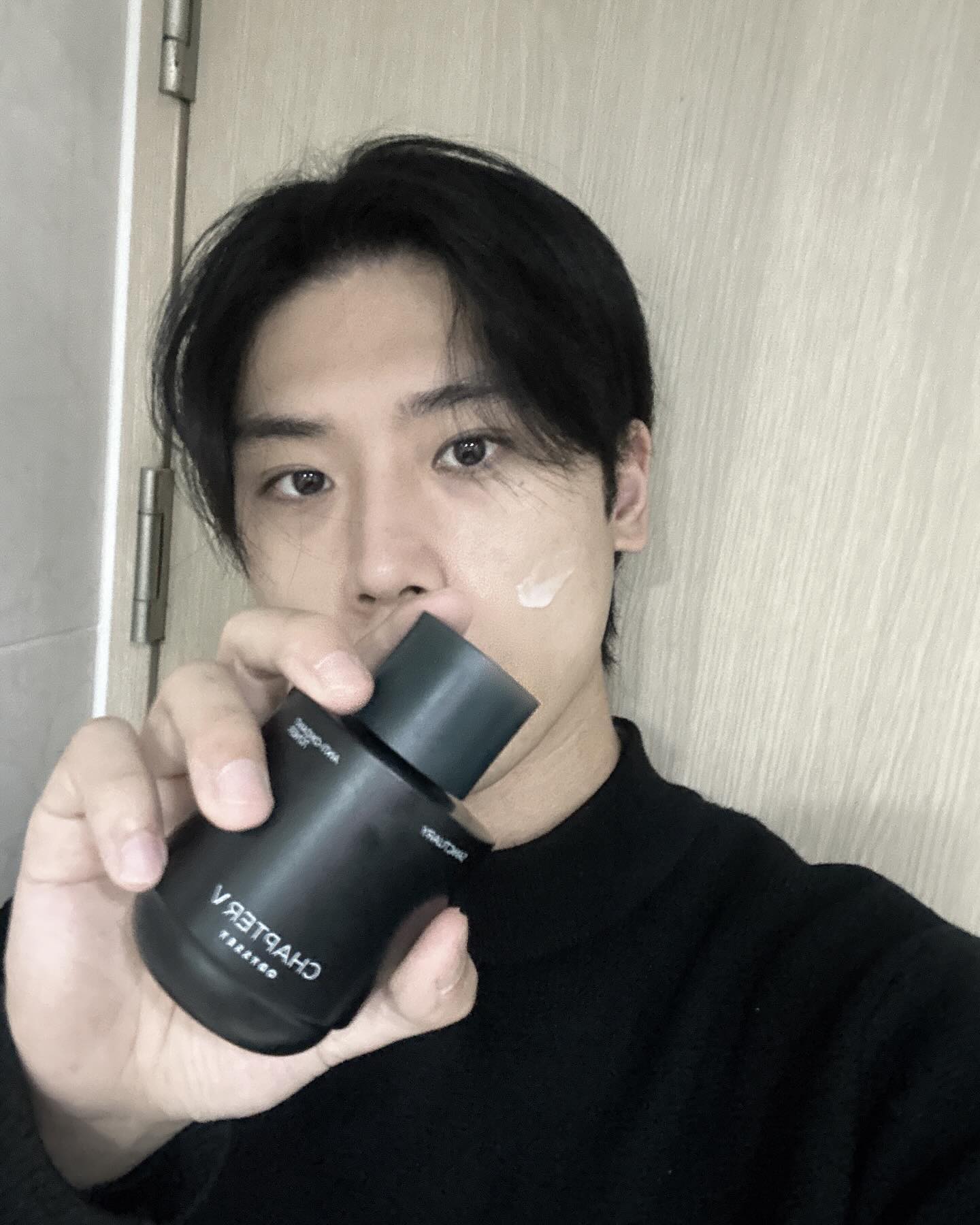 #광고
어디갔니 내 주말

‘오딧세이 챕터파이브’
안티옥시던트 토너와 모이스처라이저는 은은하고 기분 좋은 산뜻한 향이 나며 보습력까지 좋아 4계절 내내 이용하기 좋은 스킨케어입니다.
- 안티옥시던트 토너
토너는 모이스처라이저 바르기 전 단계의 스킨케어로 수분공급과 더불어 주름개선, 각질케어 및 피부 미백 효과까지 있는 토너입니다.
- 안티옥시던트 모이스처라이저
모이스처라이저는 토너 바른 후 다음 단계의 스킨케어로 피부에 촉촉한 보습을 주고 토너와 더불어 주름개선 효과, 피부 미백 효과가 있으며 탄력까지 강화해주는 모이스처라이저입니다.

단순한 스킨케어를 넘어 안티옥시던트 토너, 모이스처라이저가의 향이 주는 행복과 충족을 느껴보세요 :)

생츄어리는 어느 것에도 방해 받지 않고 온전히 나를 위한 시간과 공간.
내면의 목소리와 본질적인 가치에 대한 탐구에서 영감 받은 향.
편백잎과 무화과의 맑고 싱그러운 향으로 번잡한 마음을 맑게 하고
온전히 나의 내면과 본질에 집중하는 시간을 선사합니다.
-
odyssey_skincare
#오딧세이 #챕터파이브 #생츄어리 #슬로우에이징 #남성스킨케어 #항산화