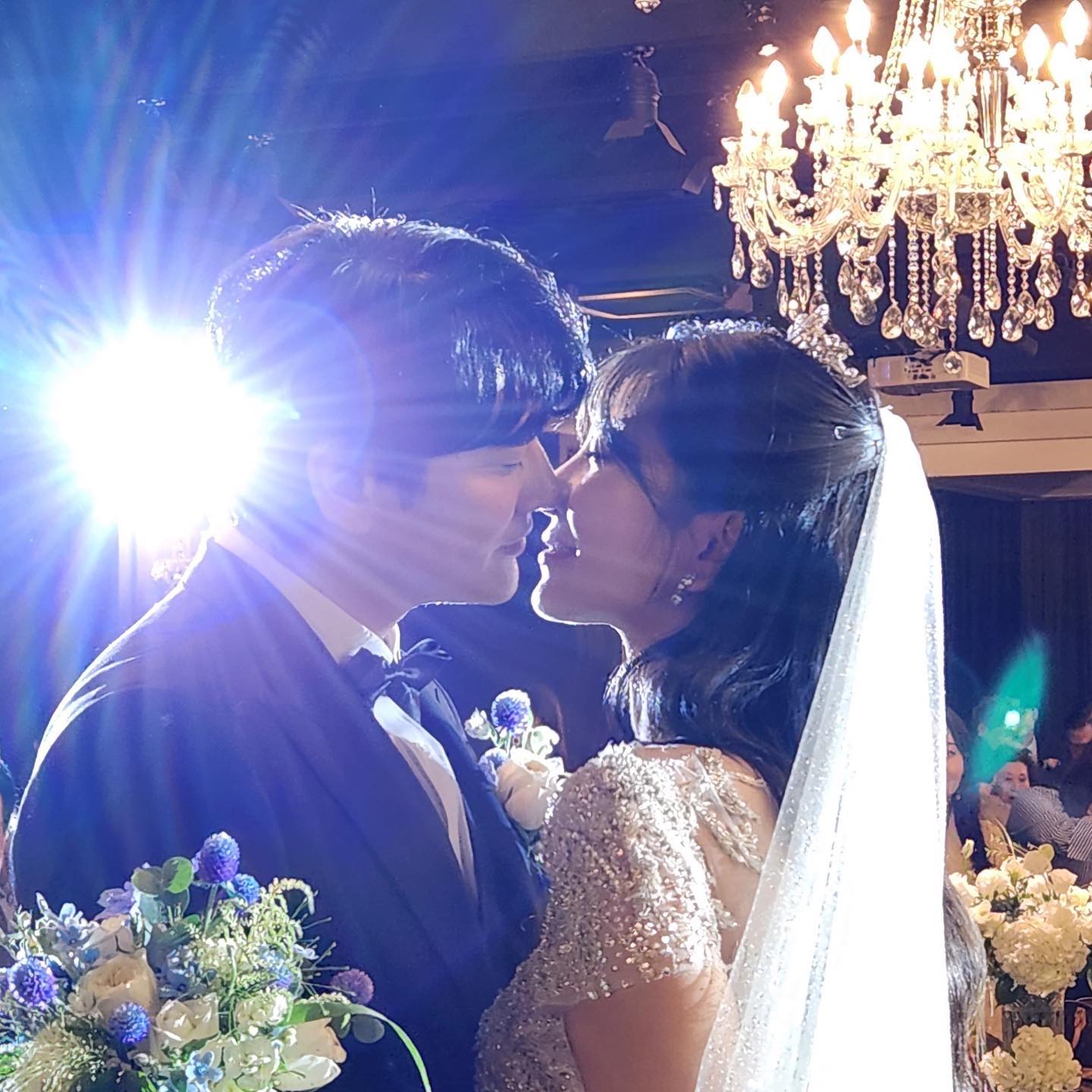 춤출 때 말고는 무대에 서는 일이 없어서 그런지 
정말 심각하게 떨렸던 결혼식
🤍👰🏻‍♀️🤵🏻🤍
.
새신랑이 눈물 터지는 바람에 
다행히 내가 괜찮아지고(?)
내 친구들이랄 비밀리에 진행된 서프라이즈 축무 지나보니 재밌네🥹🩵

너무 감사하고 강릉 가서 재밌게 살 테니
놀러 오면 꼭 연락 주세요🩷🩷🫶🏻
.
.
#됐고내일신혼여행
#유부초밥 
#20231104 
#💍