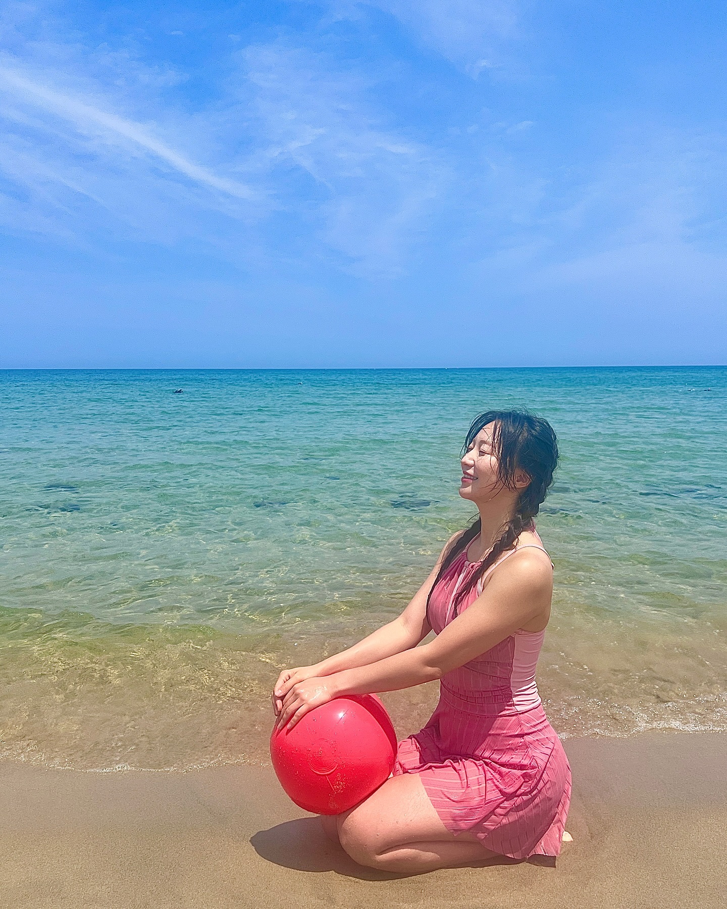 얏호 여름이다☀️🏄🏻‍♀️☘🌊️🧡

올해 첫 바다물놀이💙!!!!!
강원도니까 강릉양양이니까 그냥 집에서부터 수영복입고나감😉🩷

남은 여름 물놀이 10번 더 해야지😘😘😘
햅삐썸머😻💕