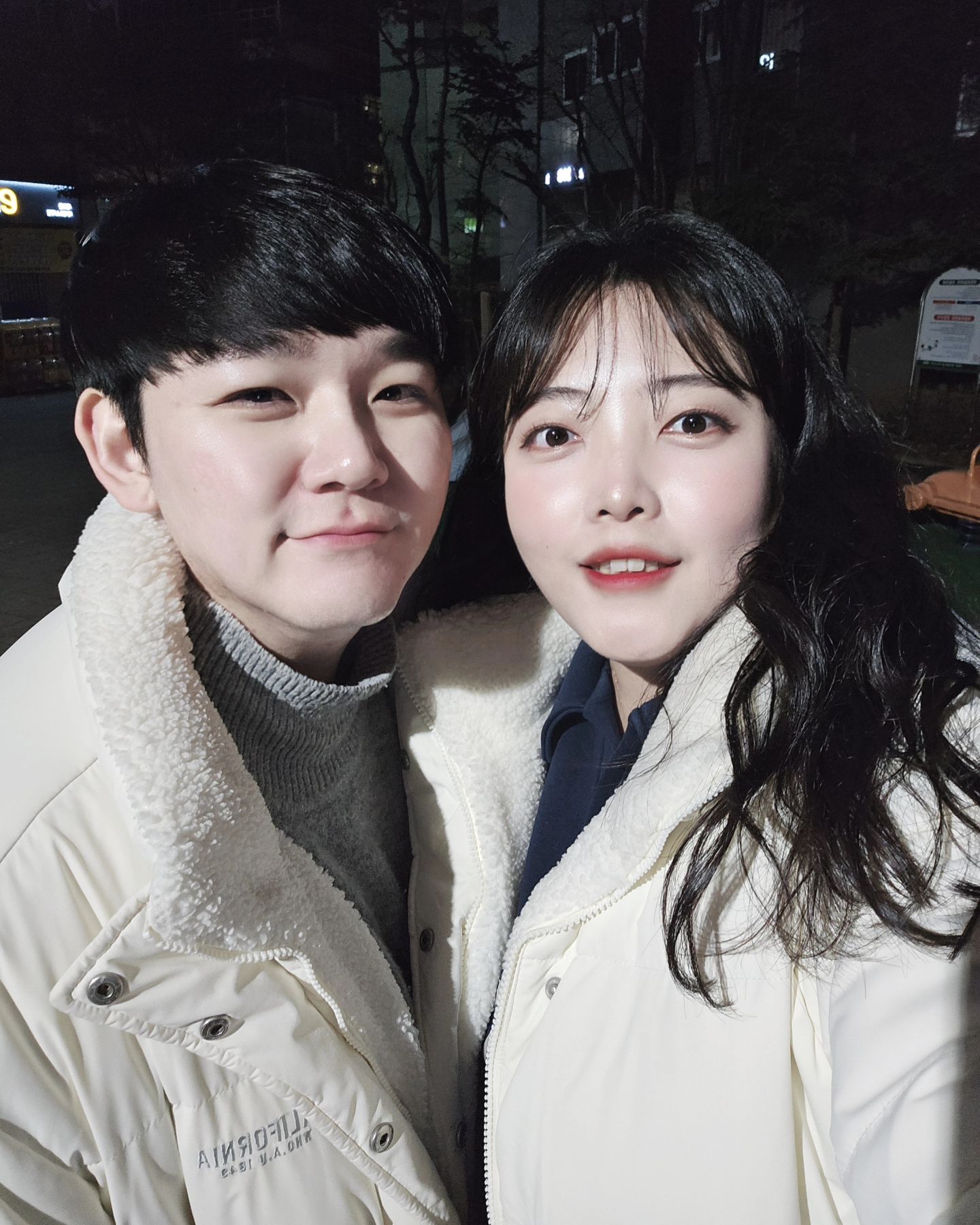 오빠랑 소화 시킬겸 밤산책 (*Ü*)👋🏻
맛있는거 너무 많이 먹어서 배터질꺼 같오ㅠㅠㅠ

#새해복많이받으세요 ❤ #명절연휴 #설날연휴 #밤산책