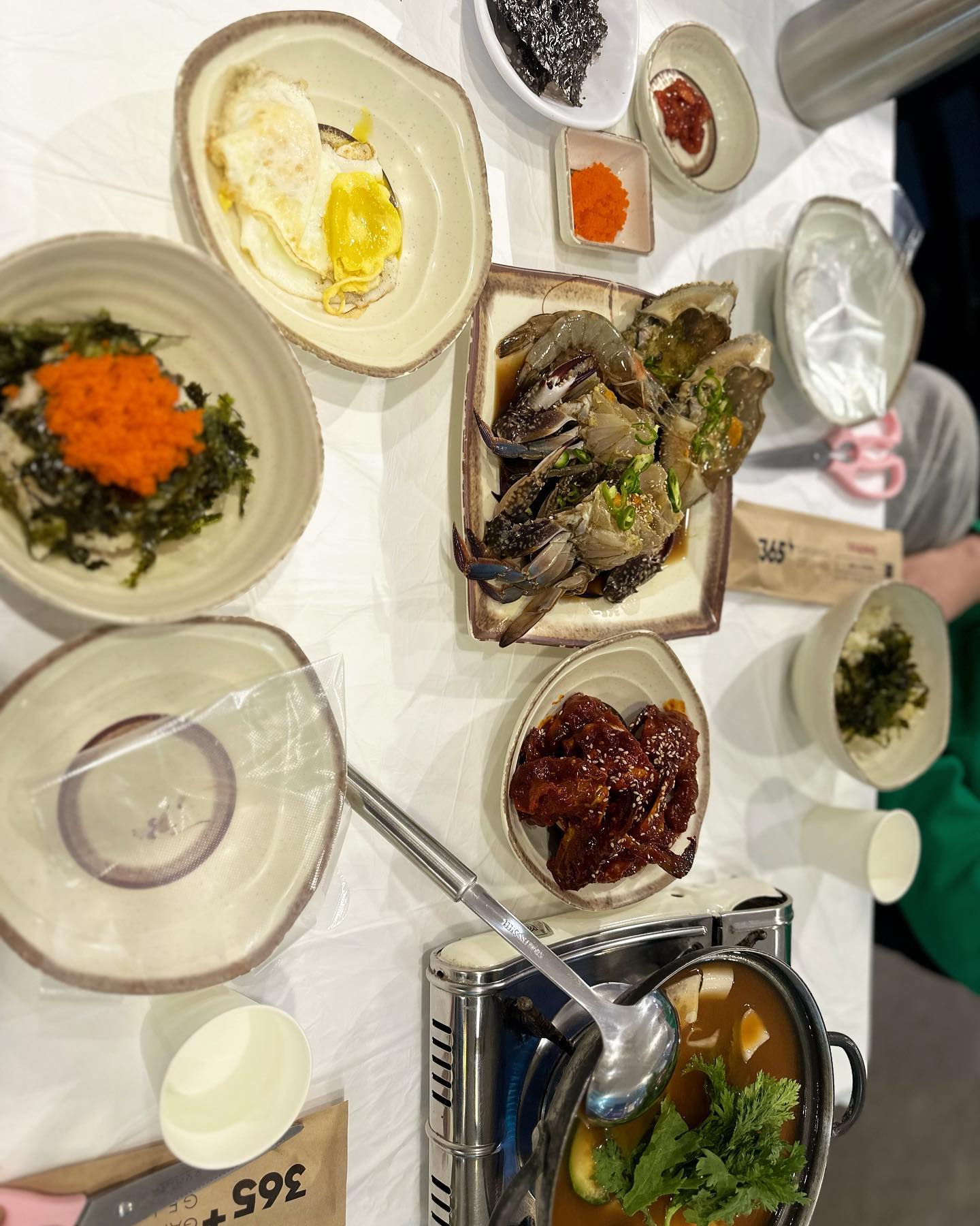 #협찬 #365+간장게장

#천안간장게장맛집 365+간장게장! 하나도 안비리고 속이 꽉차서 너무 맛있게먹었어요!! 계란후라이랑 라면사리도 무한이라 완전 대혜자에요 !  #천안게장무한리필 찾으시는분들께 강추드리며 무한리필 아니더라도 세트구성이 너무 괜찮더라구요!! 

#천안게장맛집#불당동간장게장#불당동게장맛집#천안시청맛집#점심메뉴#회식장소