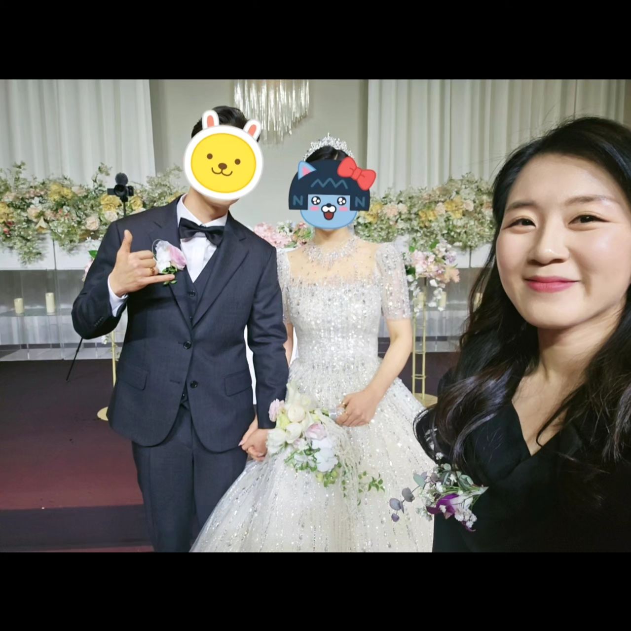 #창원그랜드머큐어호텔 #결혼식사회자 

에너지 넘치고!! 또 집중하게 만드는 목소리에~~ 혹💕반해버려서 저에게 연락주셨다는 신부님☺️ 믿고 맡겨주셔서 정말 감사했습니다~^^ 

기본 식순 예상시간 40분, 또 예도대 10분, 마무리 까지~~ 정말 1시간 꽉꽉 알차게 채운~ 멋진 예식이었습니다👍 몇 달 뒤 김해 예식 갔을때 우연히 두 분을 뵜는데~ 정말 반갑구 좋더라구요😄 다시 한 번 두 분의 결혼을 진심으루 축하드려요~~🤵👰‍♀️🎉

#최성이 #최성이아나운서 #결혼식사회 #결혼식사회자 #창원결혼식 #아나운서사회 #여자아나운서 #여자아나운서결혼식사회자 #창원예식 #🎤