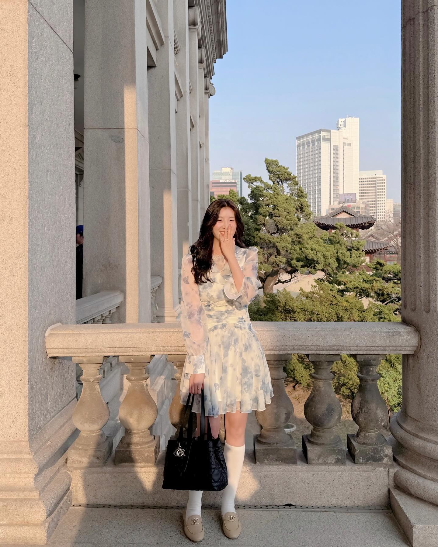 모두가 궁금할 수 밖에 없죠 💝
⠀
⠀
⠀
그만큼 요즘 얼마나 힘든세상인지 느껴요
오늘 20대 부터 4-50대까지
너무 많은 분들이 저와 상황과 환경은 다르지만
추구하는 행복의 방향성은 같다는걸
오늘 400분을 만나면서 느꼈어요💝
⠀
⠀
⠀
시작하면 충분히 변화할 수 있는 일
인생의 주인공은 나니깐
내가 선택하고 변화하면
누구든 자기가 원하는 인생을 살수있어요!
⠀
⠀
⠀
하루하루 같이 성장합시당🧸
⠀
⠀
⠀
# 너무 행복하고 신나는일
# 오늘도 달립니당!
⠀
⠀