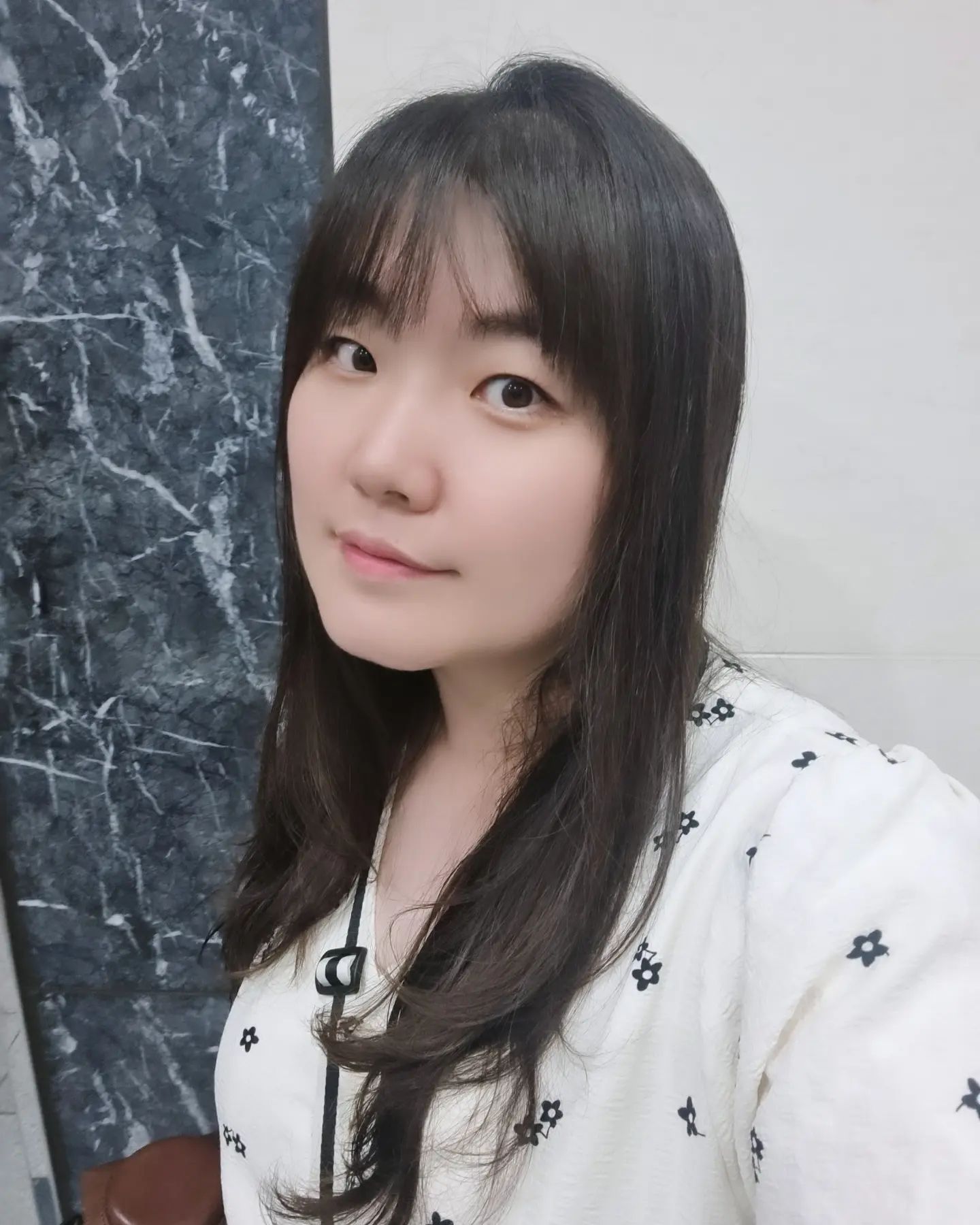 .
세상에 돈들여서 안좋은건 없네.
헤어스파 받으러 갔다가 앞머리도 잘랐는데 맘에 쏙 드는 길이.
집이랑도 회사랑도 거리가 있지만 맘에 들어서 또 오고싶당.
묭실 유목민은 광명을 찾은 기분입니다앙. ㅠ

도경실장님 귀엽고 친절하고... 죠으당.
진심 펌 하러 가고싶은곳!!

#sf헤어동대구점 #도경실장님
#헤어스파 #앞머리컷