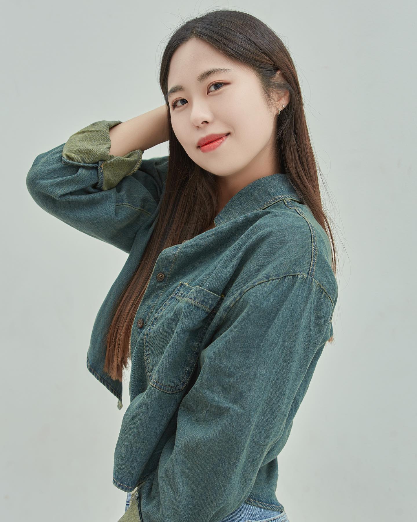 여러분 주말 잘 보내셨나용 ~~ ?
저는 어제 출근부터, 촬영, 그리고 빵순이가 지나치지 못한 빵 쇼핑에 요리해서 집밥챙겨먹기까지 아주 야무지게 보냈어용💗💗

어제 스토리 질문통에 올렸던 답은 #프로필촬영 이였는데요 ! 오랜만에 카메라앞에 서니 또 너무 재밌더라구요😆❤️

어때요 프로필 잘 나온거같나요 ~ ? (*’▽‘*)

여러분은 주말에 뭐하셧는지 월요일이 다가오는 지금 ! 주말회상하면서 댓글로 주말을 공유해주세요🤍🤍