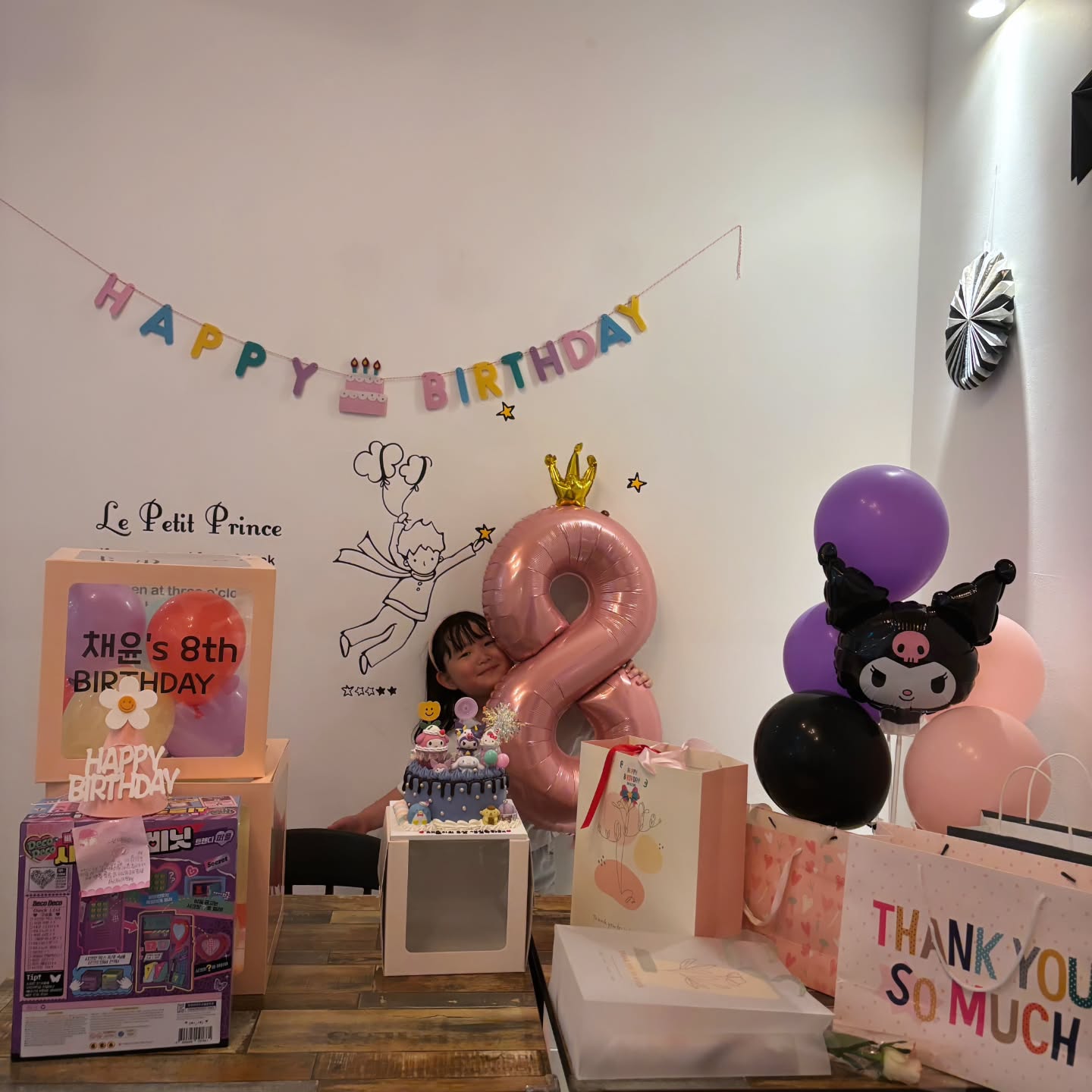 8살 채윤이의 생일😍
학교친구들이랑 키카에서 거창(?)하게🤣
이모들도 챙겨준 채니생일🧡
다들 아껴주고 예뻐해줘서 고마워요
학년장을 맡은바람에 학교 행사까지 겹쳐서
없던병도 생길지경이지만🥲
다 마치고나니 세상 행복하다
건강하고 밝게 자라줘서 고마운 채니
우리딸 생일 너무 축하해 엄빠가 격하게 사랑한다❤️