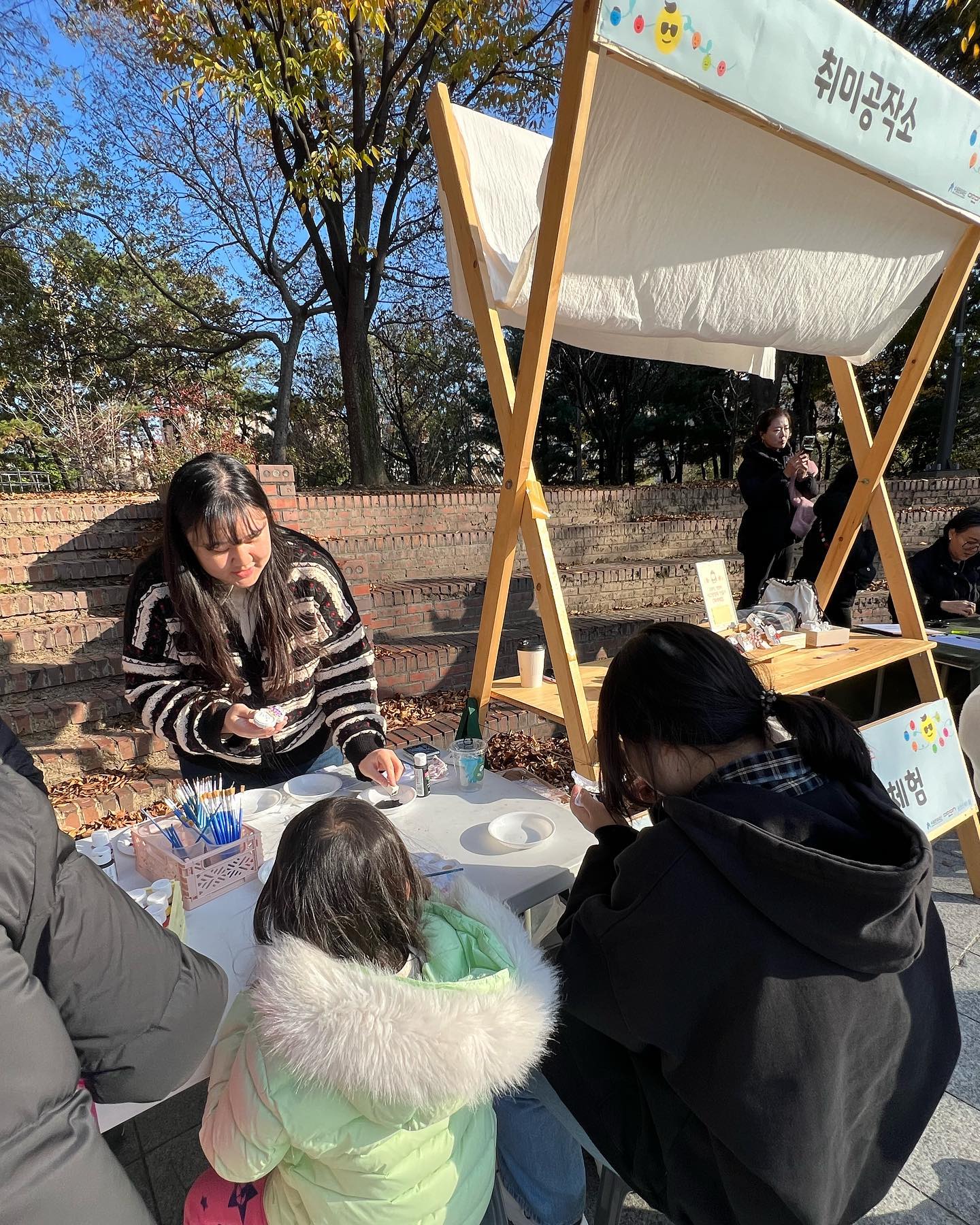 아린이는 태권도 행사가고
엄마 아빠랑 서린이는 지혜샘도서관앞 행사

#수원문화재단#문화도서수원#같이공간#지혜샘어린이도서관#수고했어올해동#힘내자내일동
