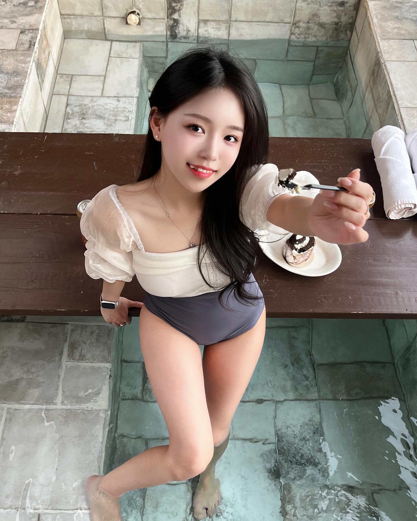 영도 부산항대교 뷰에서 프라이빗 노천탕 즐기기💦🤍
독채숙소 10000kai 

남포동/부산역도 가깝고, 야경이 너무 예쁜 힐링 가득 숙소
엘피 들으며 포근한 침구 속에서 하루 쉬다 왔어요!

📍부산 영도구 청학남로 60번길 18-5

체크인 16:00 / 체크아웃 11:00
기준인원 2인
거실 + 침실 + 부엌 + 루프탑 + 자쿠지
연박시 할인도 있답니다🌿

#영도펜션 #영도숙소 #영도놀거리 #영도핫플 #영도대교 #영도데이트 #영도에어비앤비 #영도여울길 #영도여행 #영도핫플 #영도자쿠지숙소 #영도만
개 #영도만개숙소 #영도료칸 #부산항대교 #부산항대교숙소