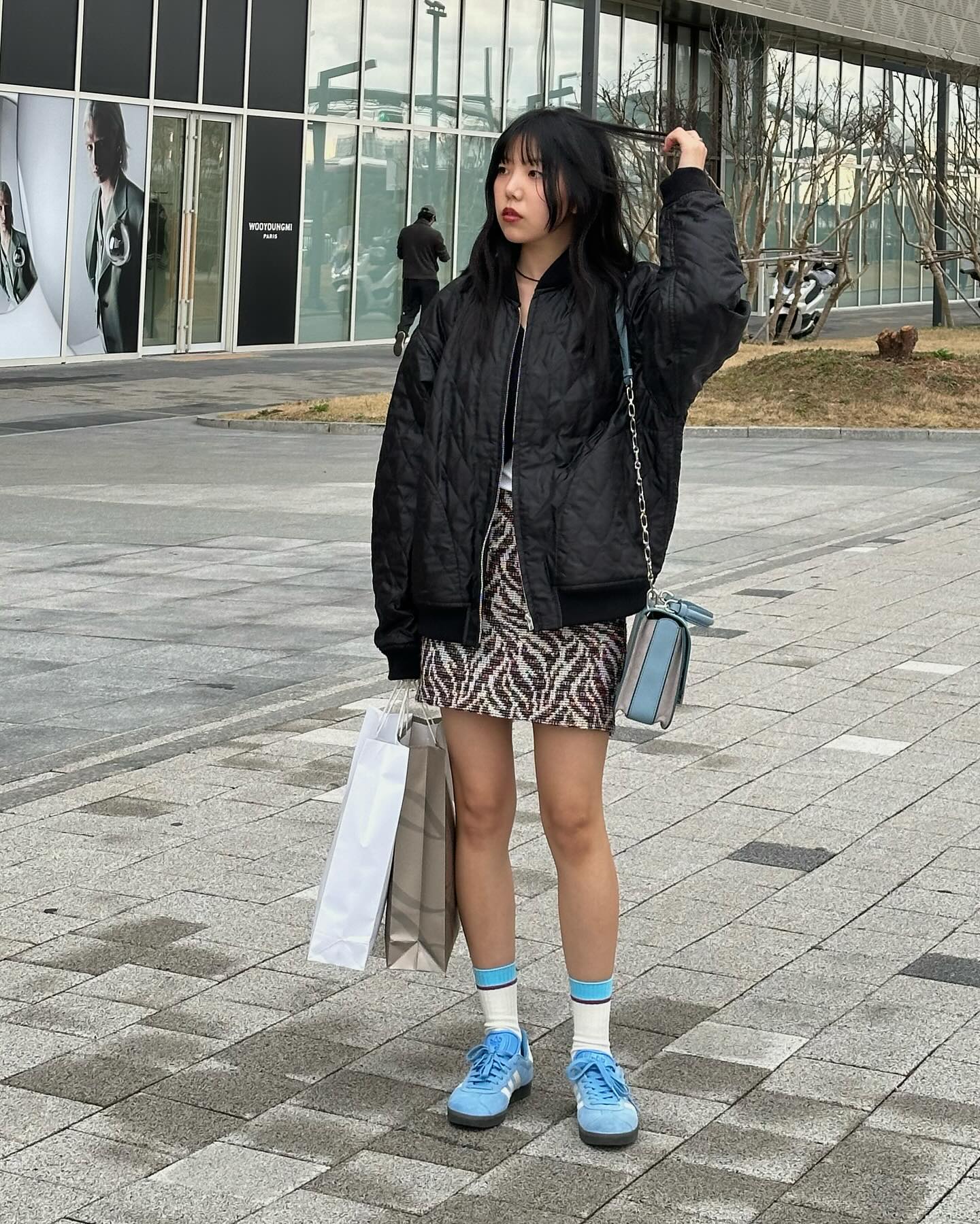 진눈깨비와 햇살이 공존하는 어질어질데이➿

◾️outer : cdgcdgcdg 
◾️top : kirsh_official 
◾️bottom : 빈티지
◾️shoes : originals_kr 
◾️bag : tods