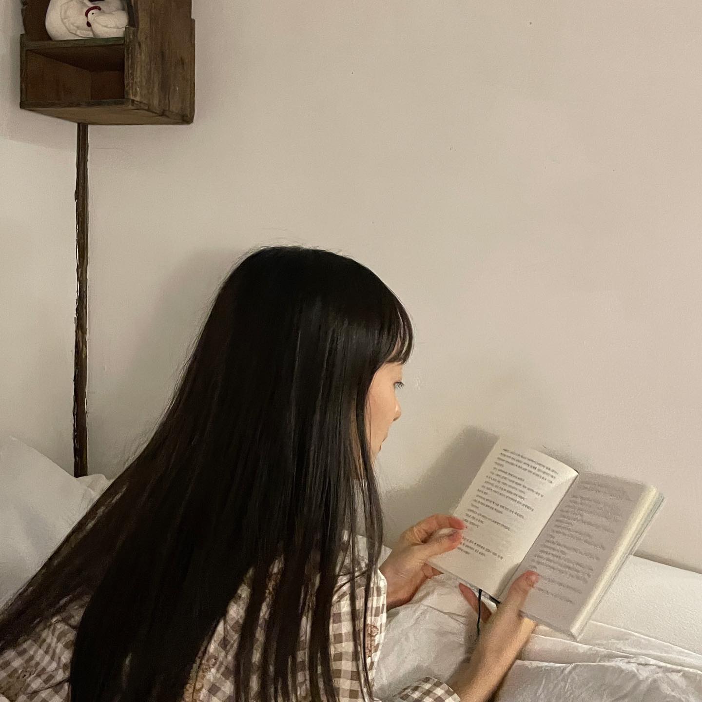 간만에 빌린 4권의 책... 
3권 다 재밌었는데 하필 여행에 가져간 1권이 재미없었다. 😭 그래도 소품으로 씀. 💕