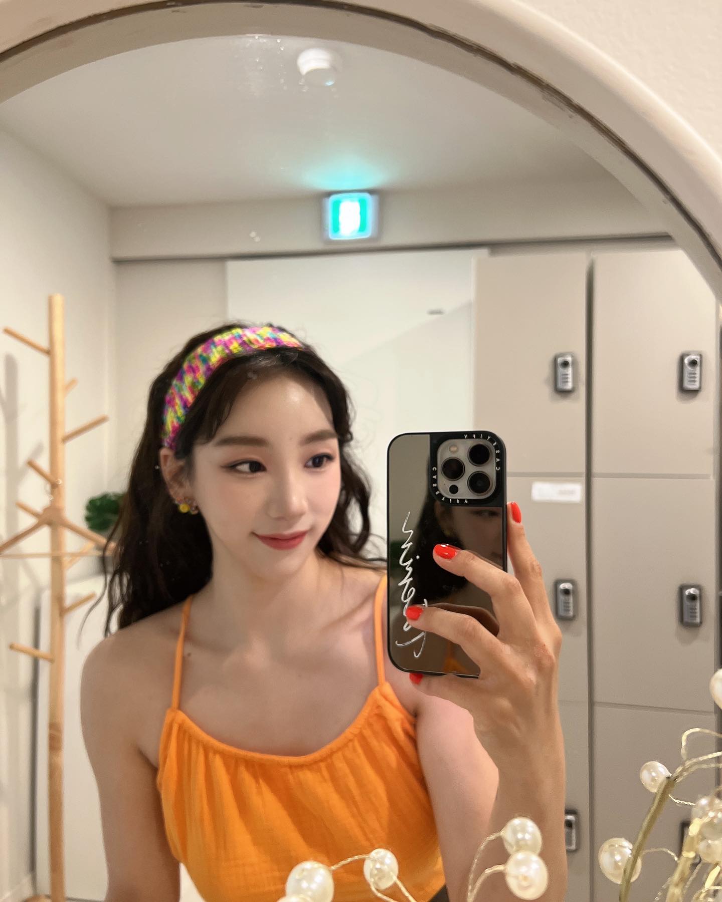 #노랑노랑 #자랑샷
(제가 뜬 헤어밴드🥰 #자랑좀할게요 😘)
비가 오려고 하는지 
오늘 엄청 습하네여...???
오늘이 순간 월요일인줄 알았어요🤣
큰일날 소릐....🤭

맥주를 줄여야대는데ㅜㅠㅠ
퇴근하자마자
맥주랑 뭐먹을지 생각하는...
큰일이예요...😭
열씌미 참아보며..
운동을하러 가봅니당😳😳

월요일 같은 수요일 모듀들 수고하셨습니댱🙌
