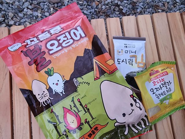우남매맘 on Instagram: "#협찬 . 캠핑에서 간편하고 맛깔나게 잘 먹었던 #꼬들무불오징어 🦑 . 자숙오징어라 따로 손질하지않고 간편하게 통채로 조리가 가능 🆗️ . 맛있게 매콤해서 술안주