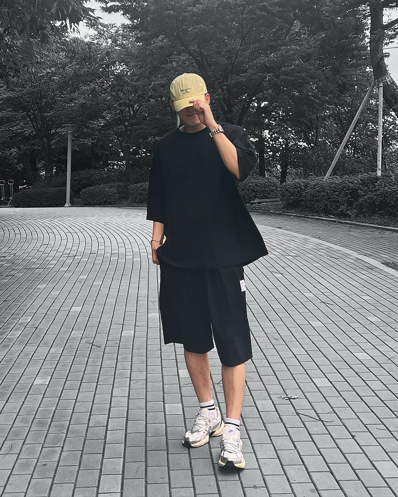 .
nd_nined nined_yg
주말에 비는 국룰인가요?
매일 비오고 습하고
옷입기 제일 귀찮은날
가볍고 쿨링가득한 nd_nined 의
홈웨어로도 활용가능한 블랙 셋업
입고 한달만에 들어왔습니다😂

#협찬 # 데일리셋업 #ootd #오오티디패션 #홈웨어추천