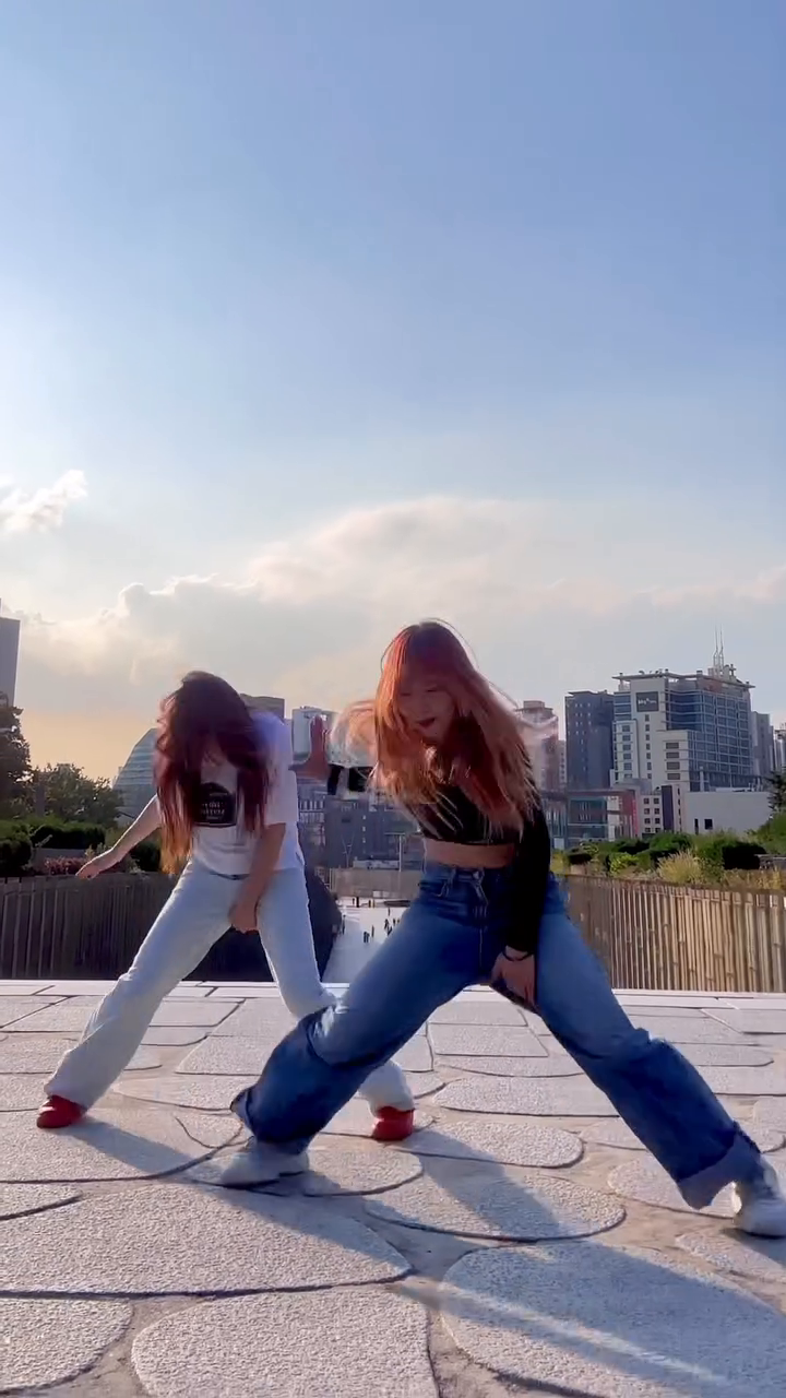 춤에 진심인 이대 졸업생들의 3D🌸❤️
With maeve___k 
DC / theorlandolucas 

#3D #정국 #bts #방탄소년단 #jungkook #3dchallenge #dancecover #coverdance #dancevideo
