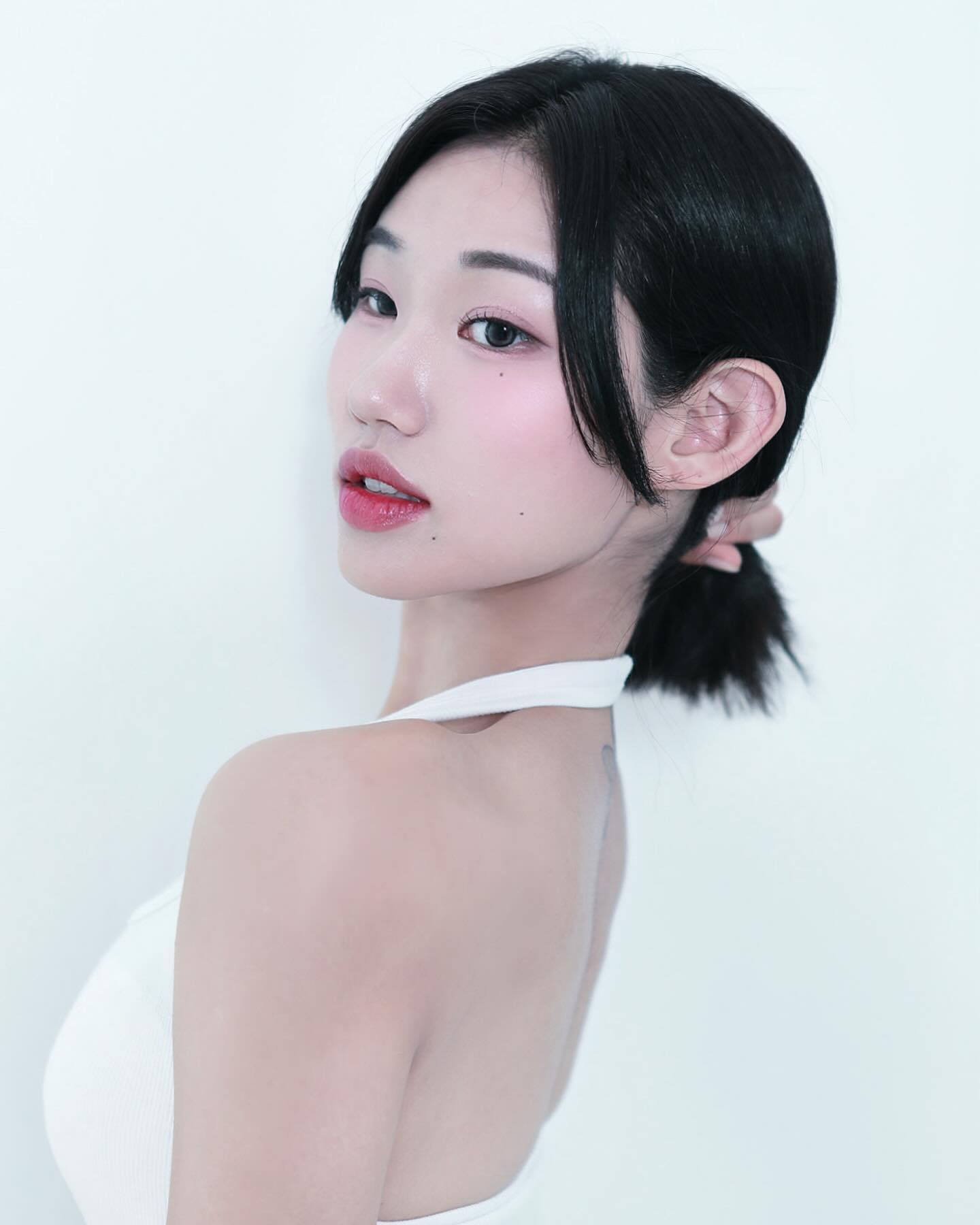 스리슬쩍 b컷 먼저 • • ✉️ #profile