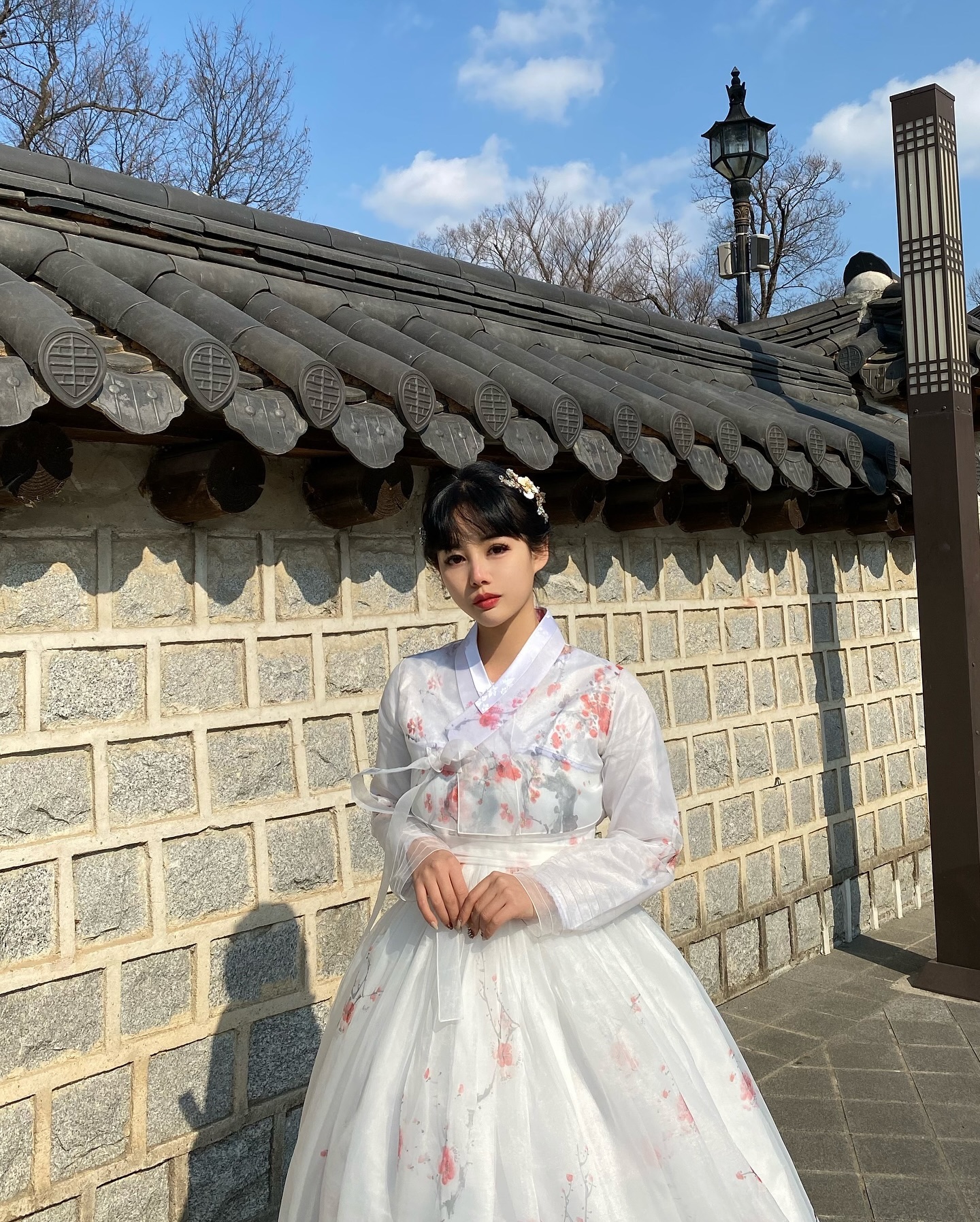 ✨Happy New Year✨
열심히 일만하다가 새해가 밝았네요😂

패션쪽으로만 일하다가 처음 도전해본 요식업
온몸을 갈아넣는중🥲.. 

정말로 많이 바쁘고 몸도 힘들어서
모든 칭구들 연락도 잘 못하고
자주 만나지도 못하고 있지만
계속 친하게 지내줘서 고마워요ღ'ᴗ'ღ 

다들 올해도 잘부탁해❤️❤️