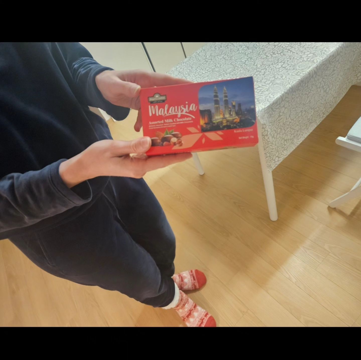 Carol, thank you for your overseas gift. I left one to make carol animal chocolate with that chocolate. The chocolates were packed individually. I recently shared it with my boyfriend's colleagues on our hike. Thank you for taking responsibility for the happiness of five people. I'll give you happiness next time😘