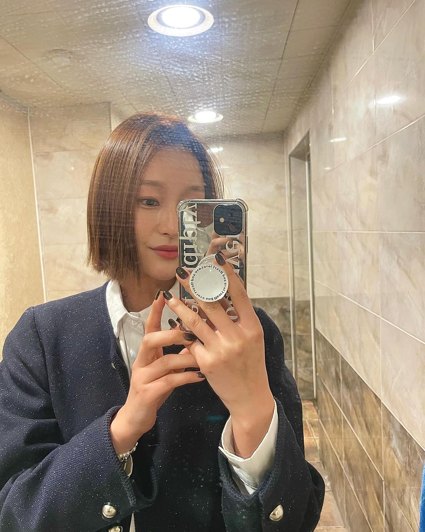 오랜만에 머리하니깐 기분이가 좋아요 💝

.
.
.
.
.
.
.
.
.
#강남구청미용실 #매직 #뿌리매직 #협찬 #리뷰노트