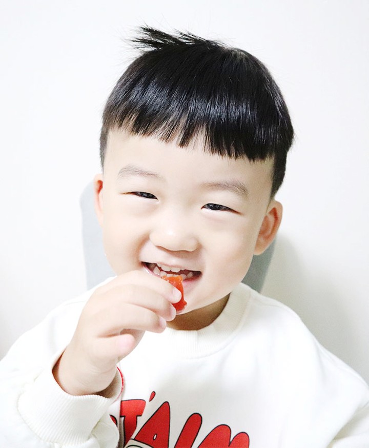 #협찬 

요즘 아이가 도통 밥맛이 없는 듯 해서 어린이 멀티비타민 알아보다 키즈텐 비타민젤리에 정착했어요.

아이도 좋아하고 비타민과 미네랄이 풍부한 영양젤리로 간식처럼 주니 너무 좋아하더라고요.

맛도 좋고 건강하게 섭취하기 좋은 비타민젤리로 키즈텐 비타민젤리!

맛있게 섭취할 수 있는 구미비타민이랍니다. 아이들 비타민&미네랄 고민되시면 연세키즈텐 어린이 멀티비타민 미네랄 구미로 건강하게 챙겨주세요.

#비타민젤리 #어린이비타민젤리 #구미비타민 #키즈텐 #연세키즈텐 #어린이멀티비타민 #유아비타민 #멀티비타민