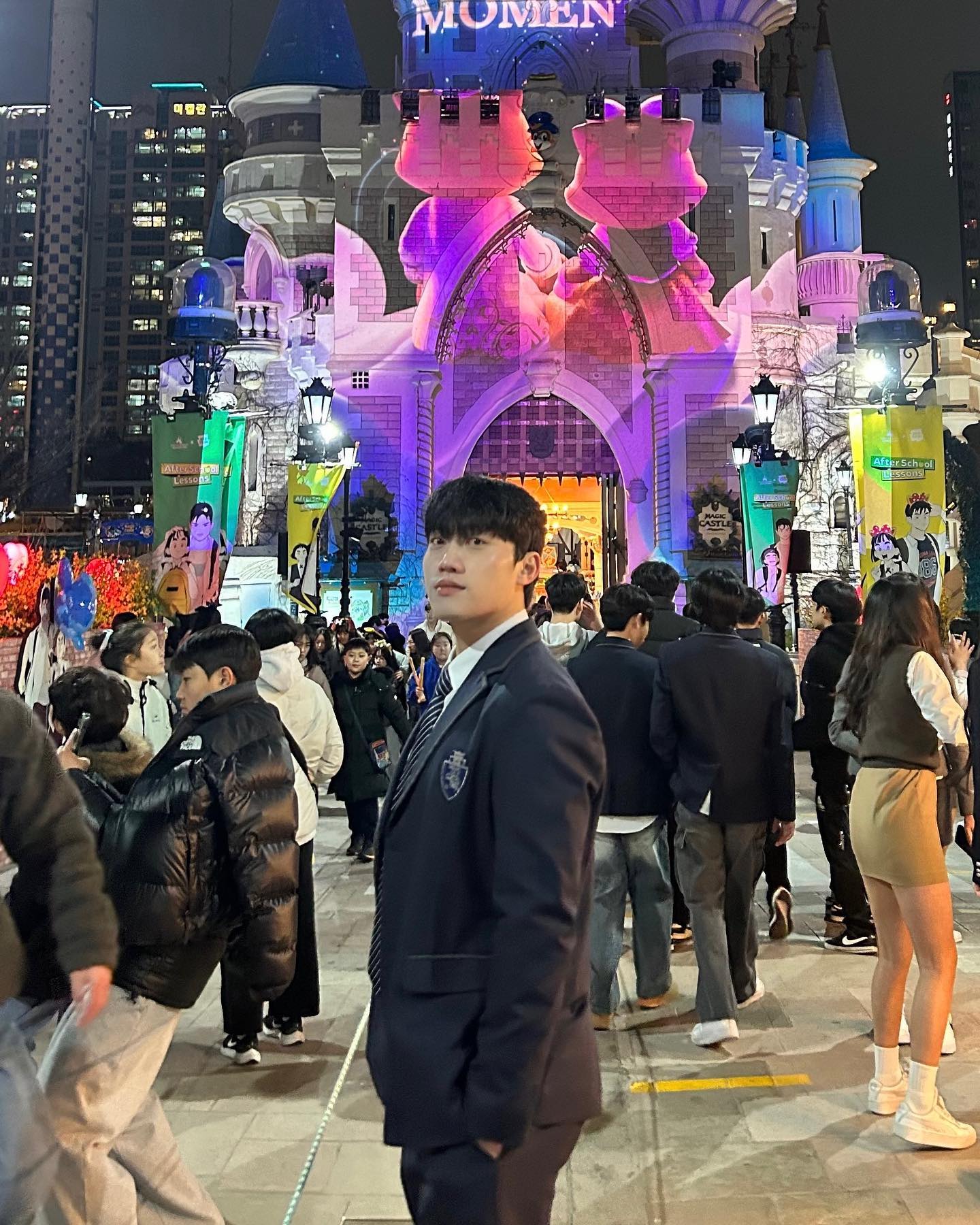 환상의나라 롯데월드
고등학교 수학여행 지존캡숑짱🤦🏻