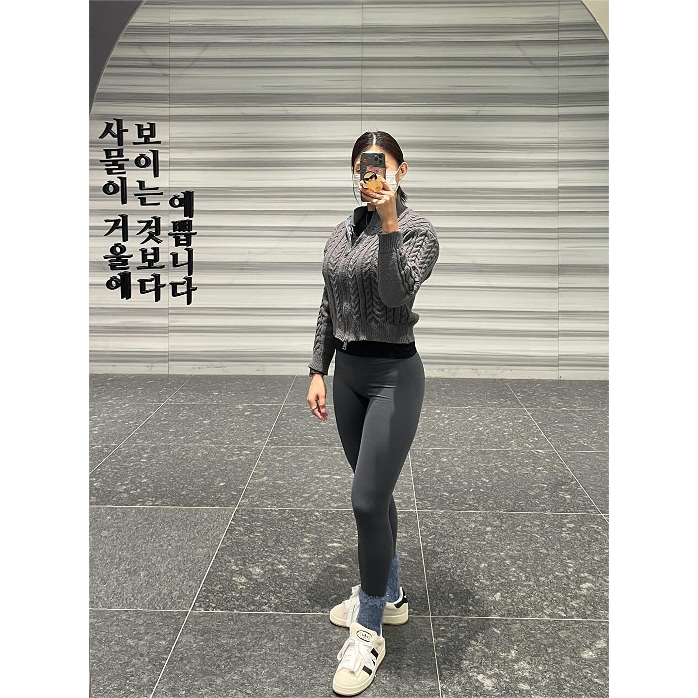 -
🏋🏻
⠀
헿
운동한 척☺️
⠀
58kg
넘나 춥다🥹🤧🥶
⠀
⠀
⠀
⠀
#231125
#거울맛집 
#운동하는여자
⠀
⠀