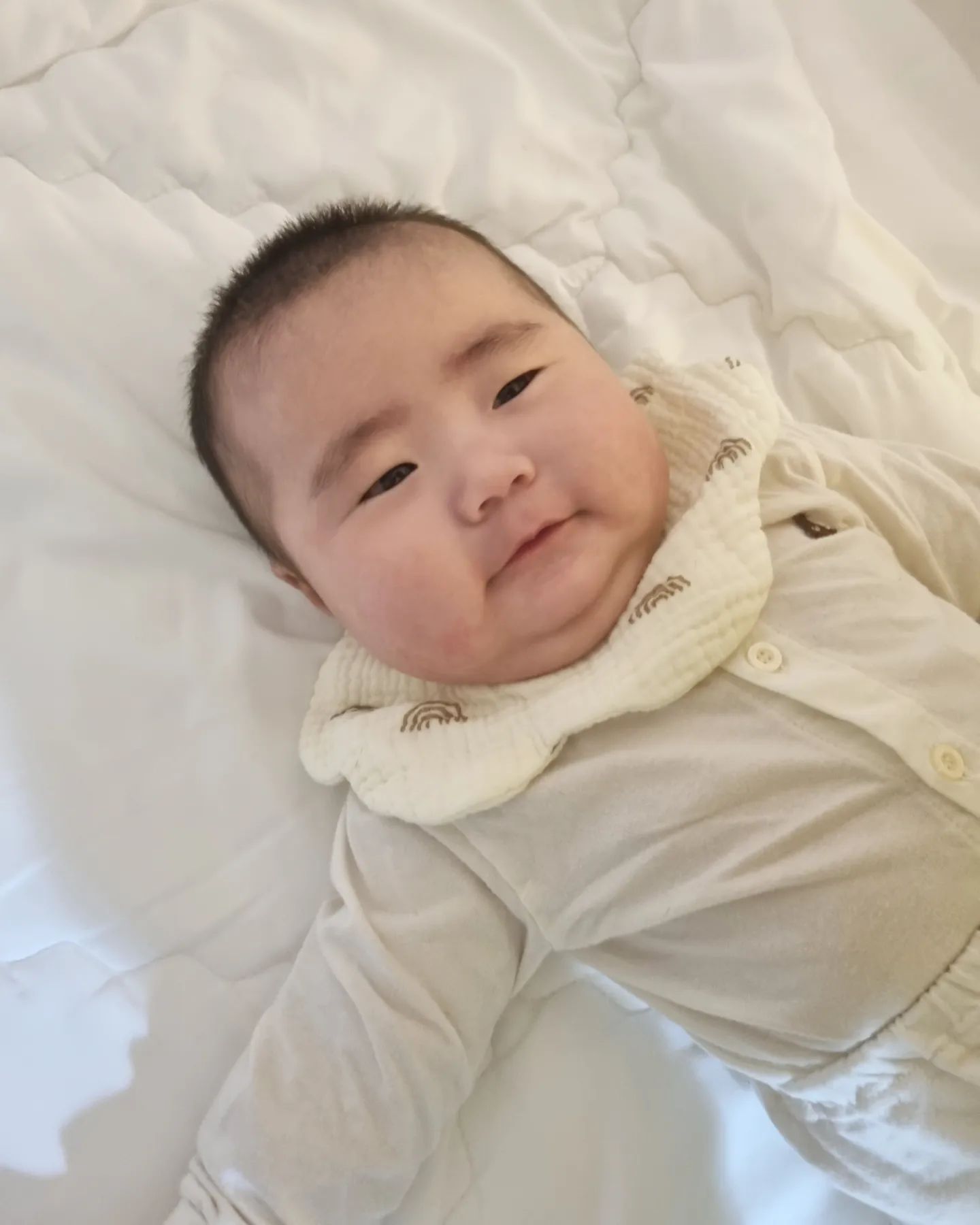 👶+122day
우리 아기 첫 크리스마스 이브 🎅 
첫 이발 💇‍♂️ 
.
.
.
#첫이발기념 #촌놈변신 #고모커트 #셀프커트
#배넷머리 #배넷머리밀기💇🏻‍♂️