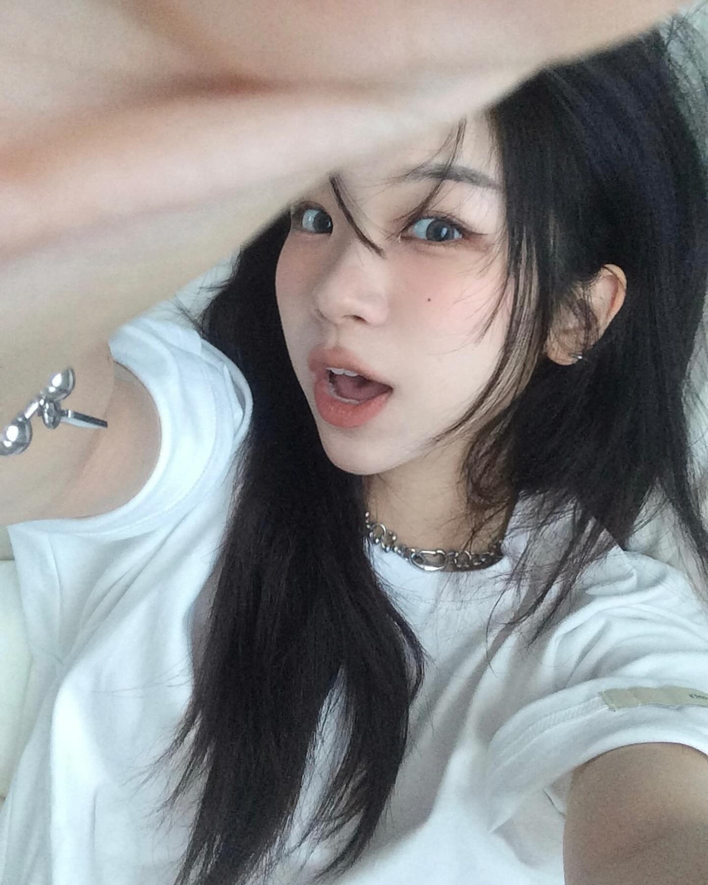 검은 머리에 어울리는 베이지색 렌즈 드디어 찾았다,,,,🖤 _lenssis 
#렌시스 #렌즈추천 #데일리렌즈 #데이스타 #베이지