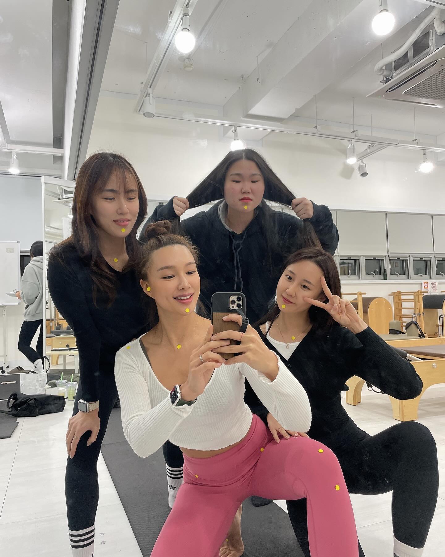 . 
울 쌤들 예뿌뎌❤️
다 말라서 짱남….😡 얼른 다이어트 하는걸로..

주말에도 열공하는 우리들😆

저는 저날 컨디션이 꽝이라 우스꽝으로다가👀
저 빼고 다 개그맨들이에요. 저의 힐링걸들😍

그냥 자랑하고 싶었음(?) ㅋㅋㅋㅋ
