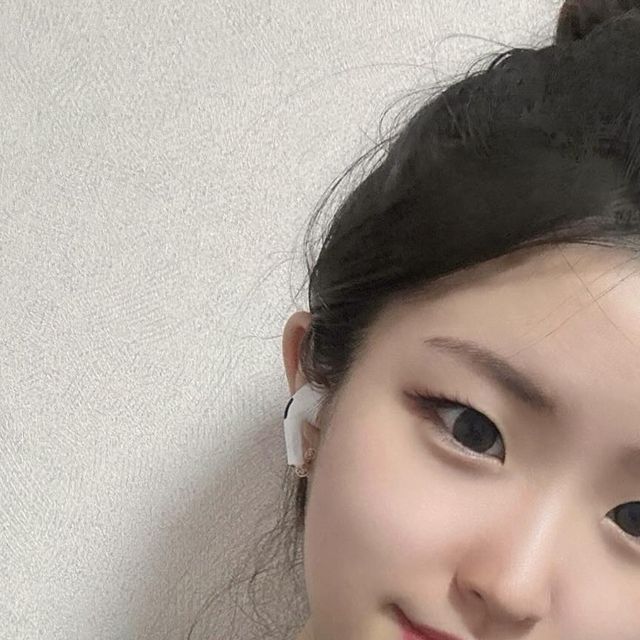  𝑯𝒂𝒆𝒍𝒊𝒏 on Instagram: "저번 긴팔 스웻셋업에 이은 어다울 반팔 스웻셋업 !
다가오는 봄에 입어보시는거 어떠실까요 ◡̈ 

#광고 #어다울 #adaul #스웻셔츠 #반팔맨투맨
#반바지 #셋업 #추리닝 #트레이닝복 #런닝"