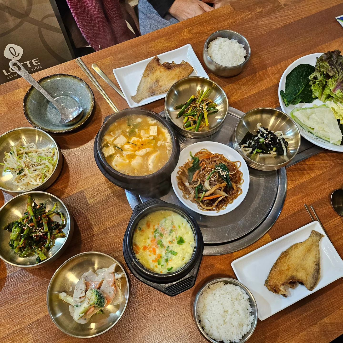 동래 롯데백화점 부근 갈만한 곳☺️👍
한정식으로 든든하게~
#한식러버 에겐 괜찮은...🍚집😄
#최부자집 
#동래한정식
#소소한일상
#소소한행복 
#동래롯데백화점부근