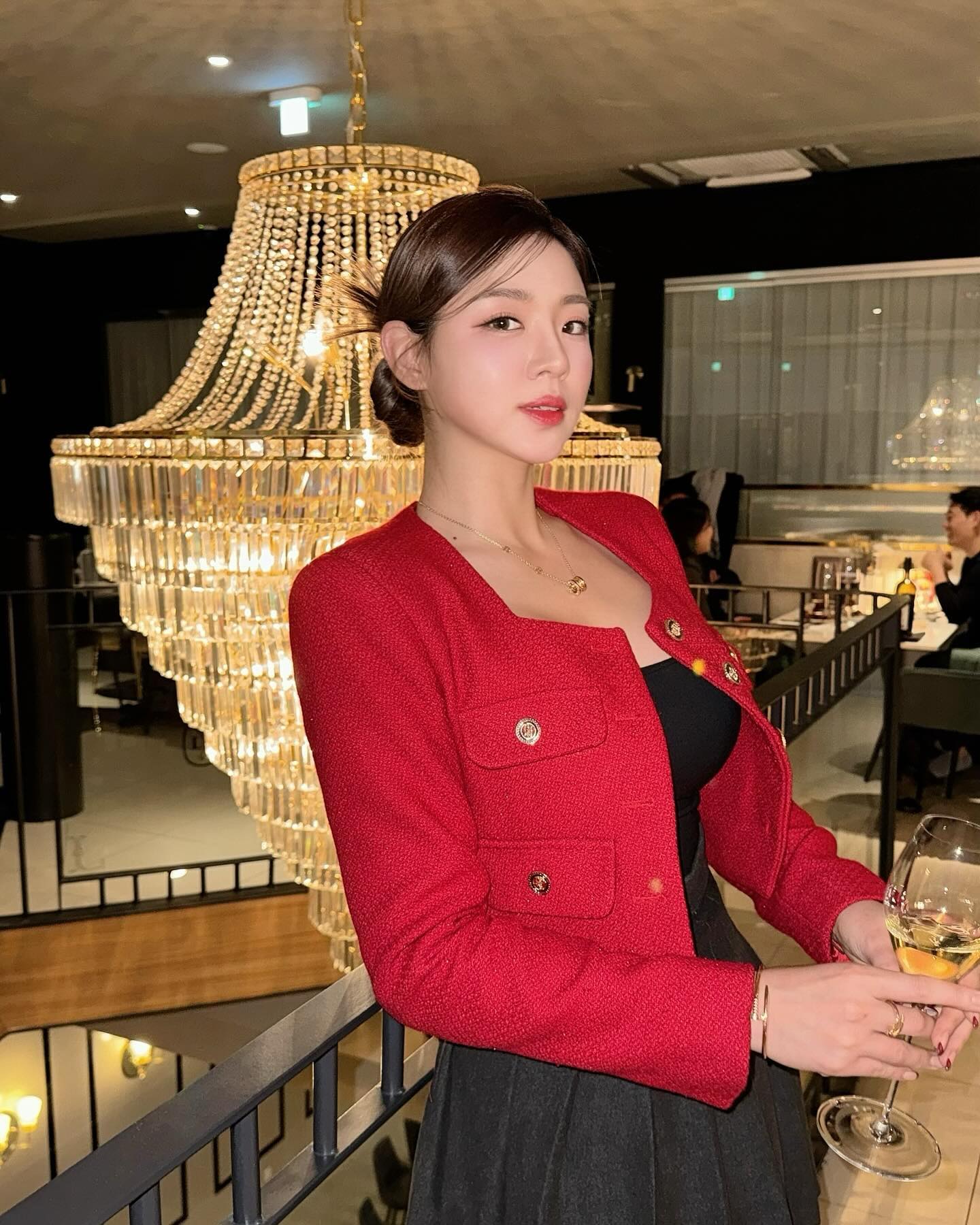 올해도 인스타 속에서, 그리고 밖에서 항상 응원해 주신 모든 분들께 감사의 인사 올립니다! 아쉽지만 2023의 마지막날 이네요. 하고싶은 말이 많지만 가장 드리고 싶은 말씀은 올 한해도 정말 진심으로 감사했습니다. 매일 고민이 많고 걱정이 많은 하루 하루를 보내고 있습니다만 덕분에 버티며 여기까지 올 수 있었습니다. 내년에도 꾸준히 좋은 제품, 더 좋은 가격으로 예슬림을 풍성하게 이어 나가도록 노력하겠습니다:)

다시 부지런히 살아갈 2024년을 약속드리며,
마지막으로 다들 건강하세요! 건강이 내 재산의 1위잖아요❤️

Happy New Year! 새해 복 많이 받으세요🙇🏻‍♀️🙇🏻‍♀️