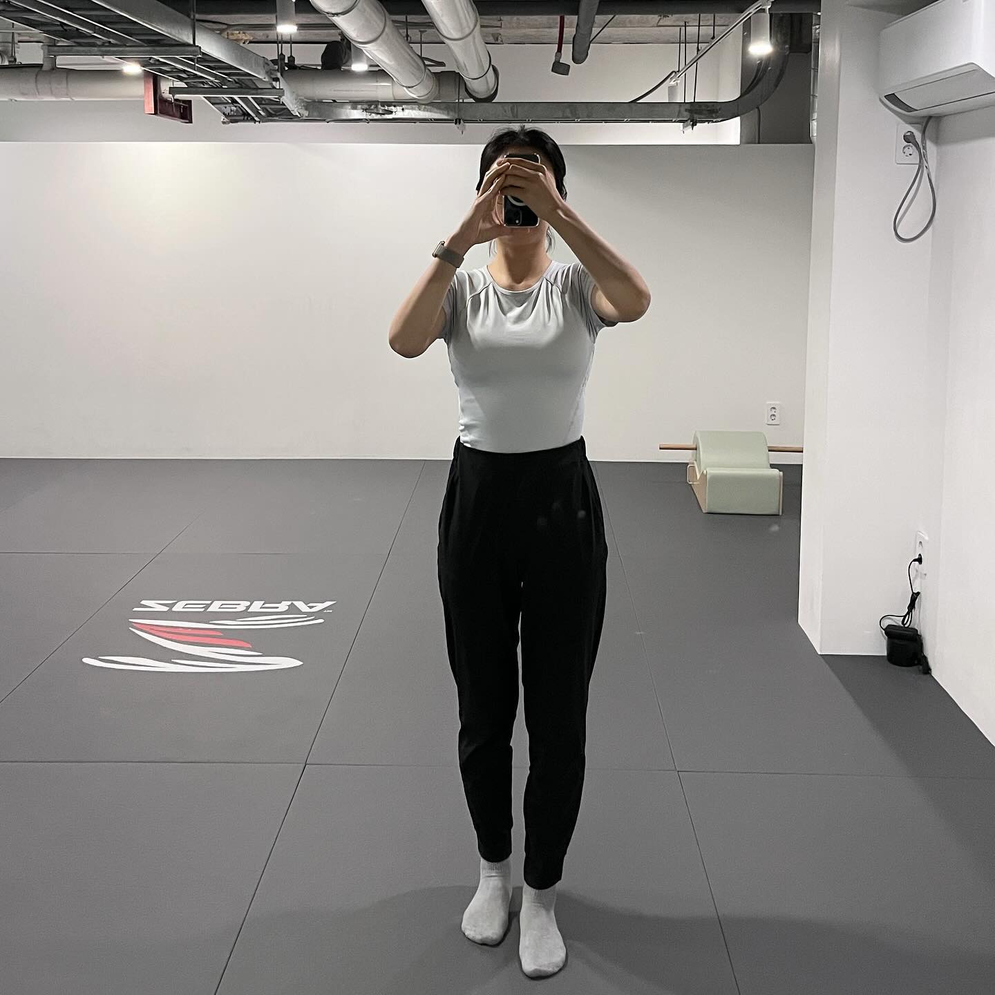 #오운완 #화요일운동완료✔️ 

#숄더프레스 팔 내리고 올릴 때 수직 11자 유지. 팔은 끝까지 다 내릴 필요 없음.