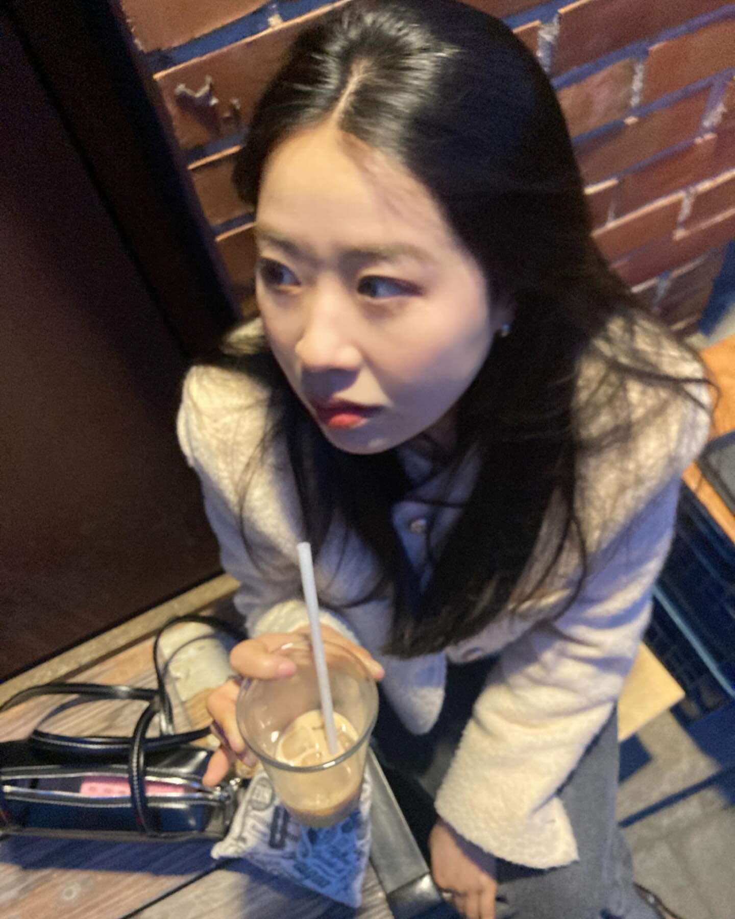 ”쫌만 위에서 찍어줘“라고 하면 이렇게 천장에서 찍어주는 착한 사람😊🔫🔪🔫🔪🔫🔪😌