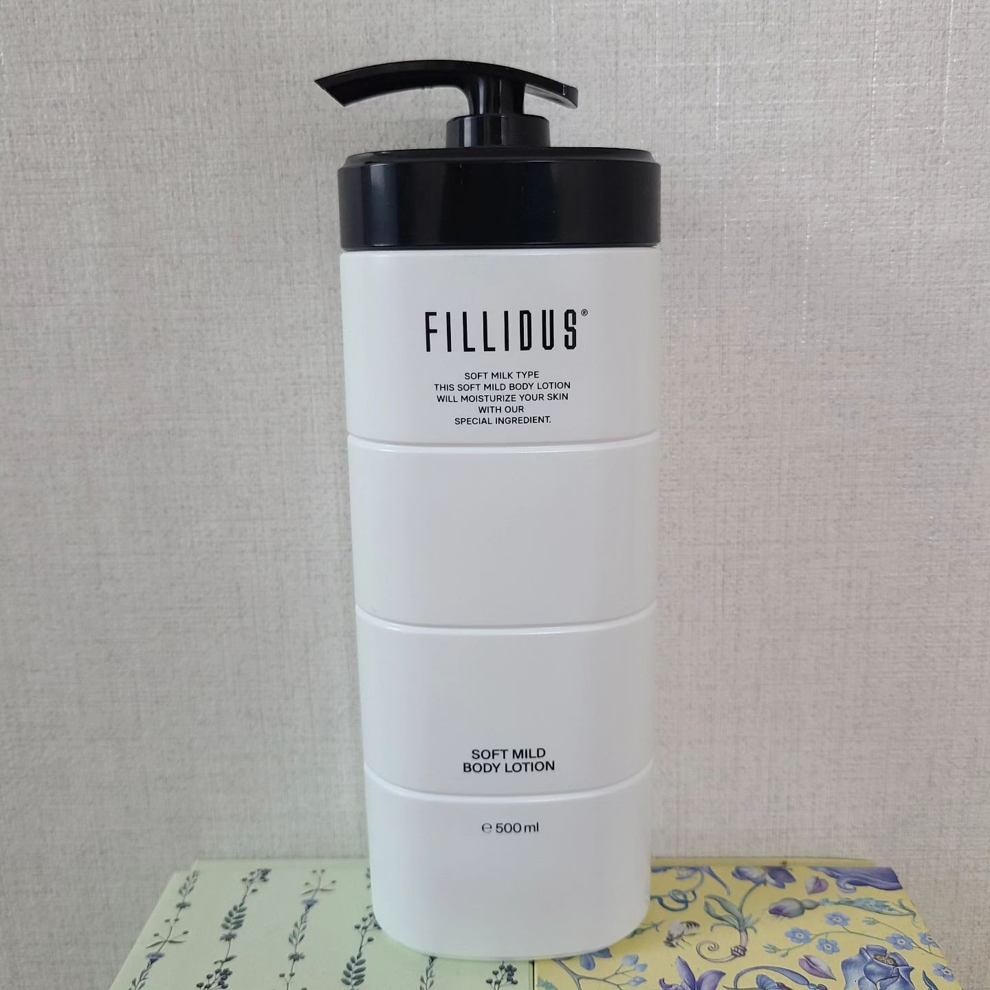 #협찬

남자들이 바르기 편하고 
깔끔한 #저자극바디로션 추천✔️
fillidus_offcial
➡️ 필리더스 소프트 마일드 바디로션
남자들의 피부타입에 맞게
끈적임 없이 소프트하게
발리는게 좋고
특히 저자극에 블랙 머스크향까지
은은하게 풍겨서 일석이조!
올리브영/쿠팡에서 판매중이니
참고하시면 좋을거 같습니다🤗
.
.
.
#남성바디로션 #남자바디로션 #향좋은바디로션 #남자피부관리 #관리하는남자 #끈적임없는바디로션 #올리브영추천템