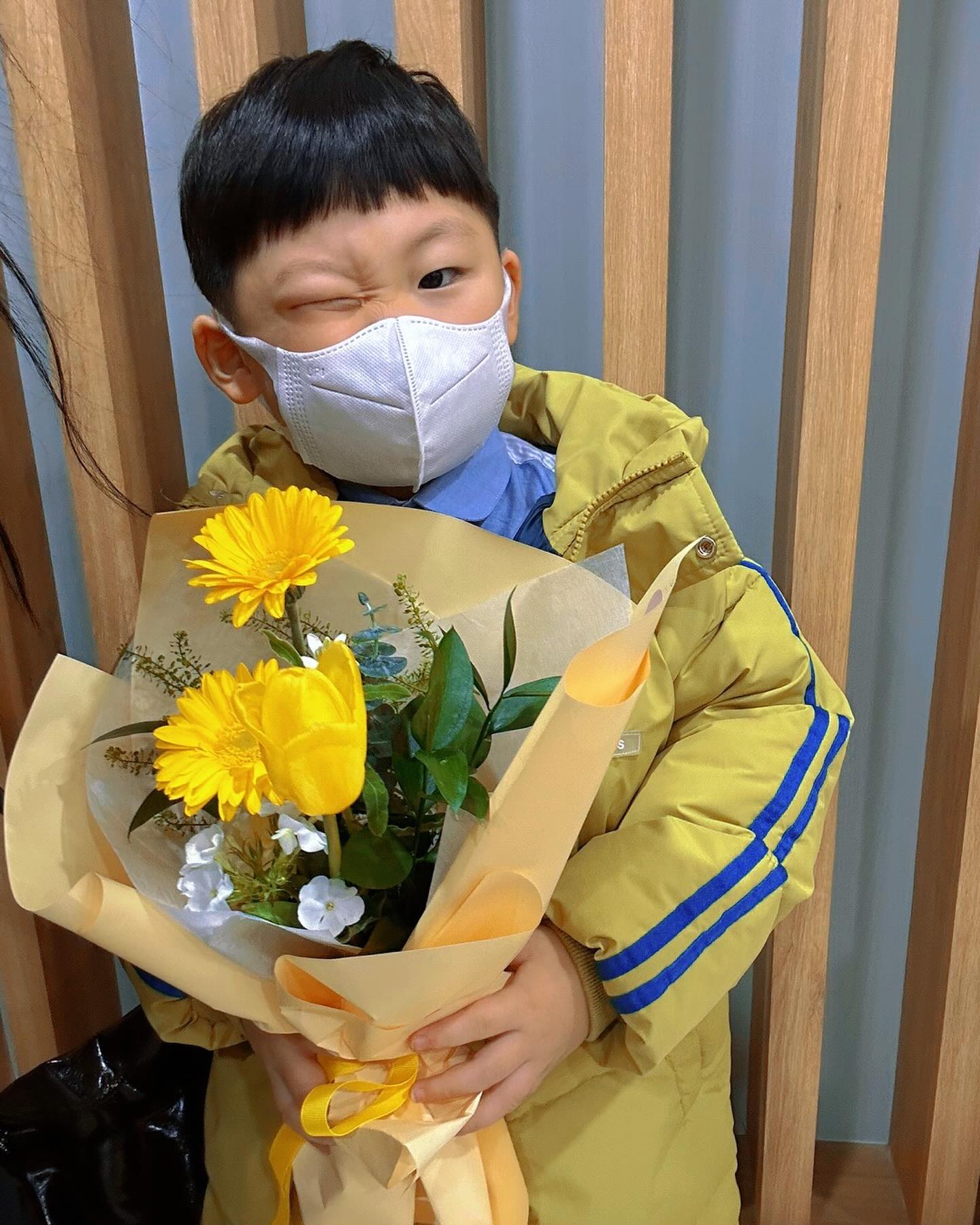 #20231219_화요일

유치원 학습발표회 하는 날,
그동안 노력 정말 많이 했겠다
우리 지니❤️ 너무 너무 칭찬해!

언제나 사랑해 아가야

#엄마생각보다_늘잘하고있는너
#난행운아야❤️