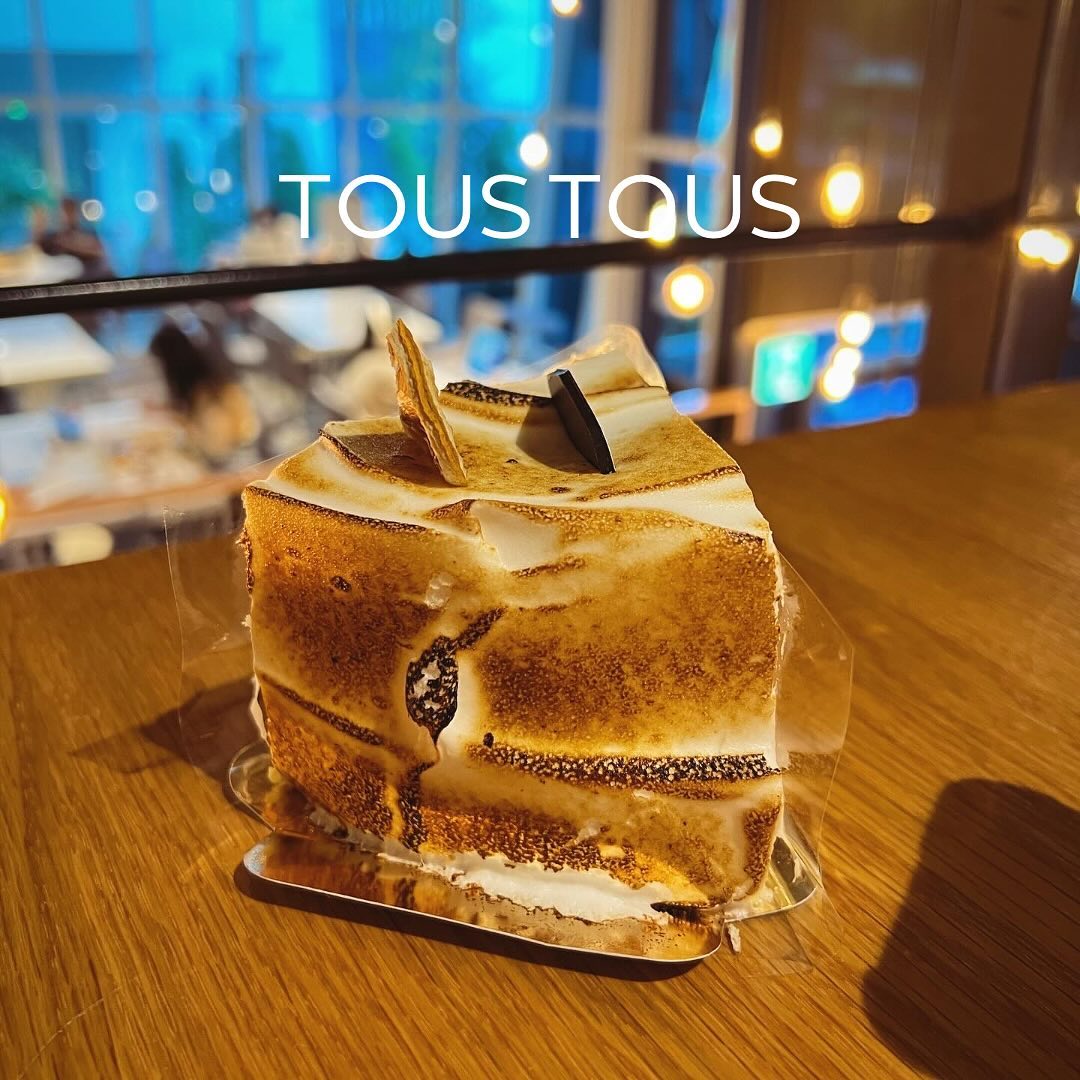 TOUS TOUS (뚜스뚜스) 선유

더 스테이트 선유 호텔안에 있는 카페
1,1.5,2층은 카페, 3층은 레스토랑
케익과 브레드종류가 다양하고 샐러드도 신선하고, 커피도 맛있다 
1층과 2층사이에 또 하나의 층이 있어서 층고가 높고,
2층에서 내려다 보이는 뷰가 예쁘다

📍뚜스뚜스 선유
📍서울 영등포구 양평로 132
🌙 매일 07:00-23:00 

#선유역카페 #당산카페 #더스테이트선유 #뚜스뚜스 #뚜스뚜스선유점 #TousTous #카페스타그램 #카페그램 #카페맛집 #디저트그램 #디저트맛집 #디저트카페 #예쁜카페 #thestatehotel