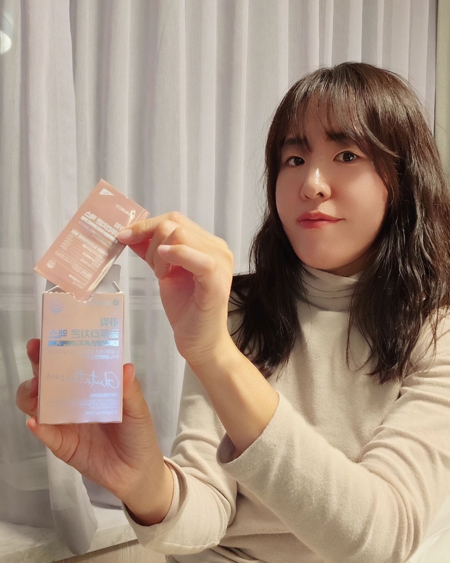 #제품제공 

요즘 글루타치온 필름 핫하죠!
저도 잘챙겨먹고 있는 건강기능식품인데요^^

미쁨생활건강에서 제조했어요
건강즙 과채즙으로 매일 건강하고
예쁘게라는 슬로건을 가지고 판매하는 브랜드라
믿고 먹을 수 있어요!

글루타치온 네덜란드산이구요!
필름형태가 여행때나 나들이갈때 등
가방속에 쏙 넣어서 가지고 다니기도 편해요.

구강점막 섭취로 간편하게 섭취가능하고
맛도 꽤 상큼!

열심히 먹고 예뻐지고싶어요😋

https://smartstore.naver.com/ddakjoa/products/9546620734

mippeum_official
.
.
.
#협찬 #미쁨생활건강 #글루타치온필름 #글루타치온