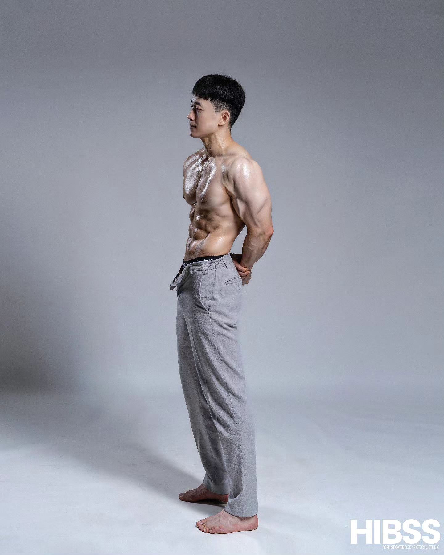 ⠀
-느리지만
-성실하게
-꾸준하게
-遅くても
-真面目に
-地道に
-
-약 7년여만에 찍게된 인생 두번째 바디프로필😄
계획은 없었지만, 첫 바프를 함께 찍었던 친구가 늘 꿈꿔오던 바디프로필 사업을 정말 멋있게 잘 운영하고 있어 꼭, 친구 스튜디오에서 한번 찍고싶어 도전을 하게된💪
7년전보다 몸의 컨디션은 좋지 않지만
내게있어선 의미가 아주 큰 바프😄
hibss_official 
지금처럼 성실하고 꾸준하게 초심잃지말고 성장해나가길
늘 응원할게👍
-約7年ぶりの人生2番目のボディープロフィール😄
元々計画はなかったけど、初撮影を共にした友達、念願のスタジオ事業を立派に運営しており、絶対友達のスタジオで撮影する！と思い切り挑戦することになりました。7年前よりは体のコンディショニングは良くないけど自分にとってはとても意味深い✨
今のように真面目に、地道に成長していくことを心より応援する👍
바디프로필스튜디오 #힙스스튜디오
-
#오운완 #다이어트 #다이어터 #복근 #운동소통 #운동기록 #ㅇㅇㅇ #헬스 #헬스타그램 #선팔하면맞팔가요 #ジム #ダイエット #筋トレ女子 #筋トレ男子 #美尻 #筋トレ #筋トレ好きと繋がりたい #フォローバック #フォロー返します #フィットネス #gym #fitness #fitnessmodel #workout #likesforlike #followforfollowback