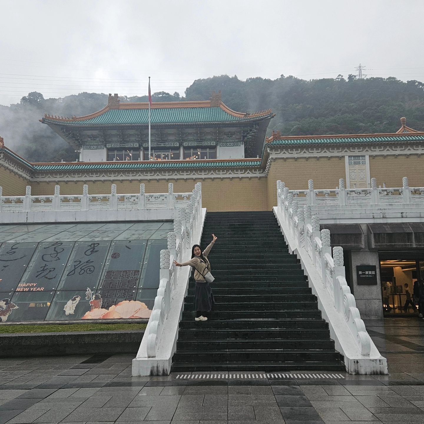 #taiwan 🇹🇼 
.
.
큰아이 초등학교 입학하면서 인연이된
엄마들이랑 올해로 10년차
아이들 졸업여행으로 준비했었는데
애들없이 엄마들만의 여행이되었지만
함께한 사람들과 너무 좋은 시간이였다,
많이 웃고 떠들고 먹고 행복한 시간🎶
#고궁박물관 #타이베이101 
#용산사 #화롄 #태로각협곡 #서문정 
#야류지질공원 #티엔라이 #중정기념관 
#대만 #안녕
