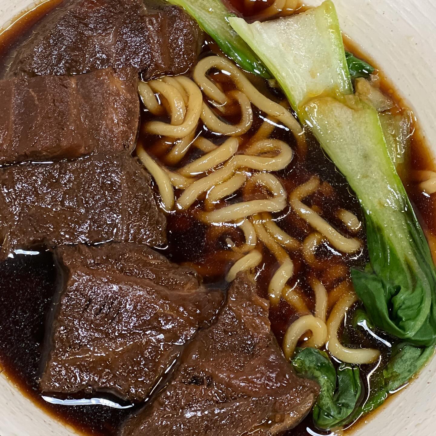 찐맛집 
그렇게 찾던 우육면 맛집👍🏻
다들 먹어봤음 조케따
우리집오면 다들 이거 먹여줄꺼야😎😎

📌 연운각딤섬
• AM 11:30 - PM 10:00
• 대전 동구 홍도로 53 
• 매주수요일(정기휴무)

#용전동맛집 #한남대맛집 #연운각 #만두맛집 #우육면맛집 #샤어롱바오 #딤섬 #우육면 #샤오마이 #진짜찐맛탱