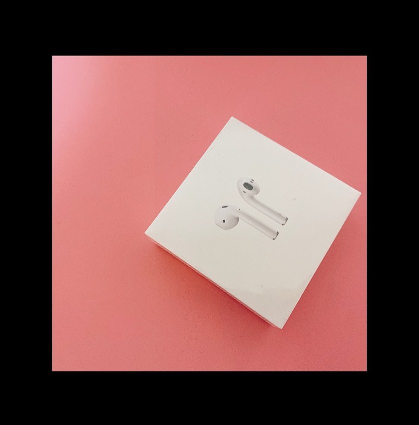.
. 🎧 에어팟 선물받아따
. 에어팟 시리즈 중에 콩나물이 긴게 내스타일
. 애증의 콩나물이 또 다시 나에게
. 잃어버리고 파손이 되도 넌 내꺼야
. 이번엔 소중히 사용해듀께🤍
.
.#에어팟#애플#apple#airpods#생일선물#에어팟2세대
#hbd❤️#hbd🎉#생일#앱등이#고마워#🤍#🩷#생일선물🎁#89년생#1989#ifcmall#ifc몰#여의도#사진찍는여자#사랑해요