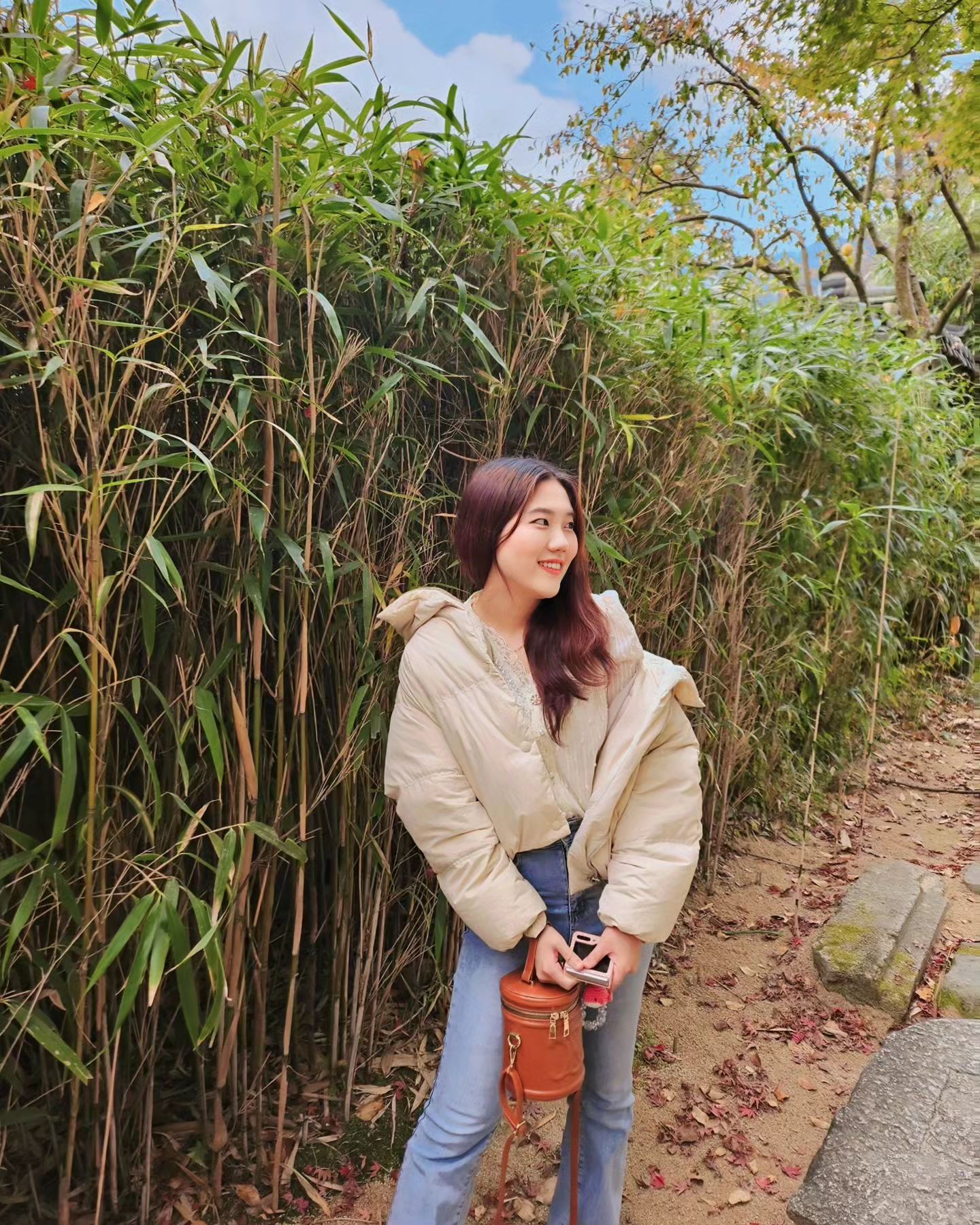 오랜만👋🏻 인스타 요즘 넘 귀찮은뎁쇼··?!
분기별로 카톡 프사 바꾸는데
계속 미루다가 이번에 바꾸면서~
새해지만 작년에 찍은 사진 한 장 투척~
해피뉴이어 ✨