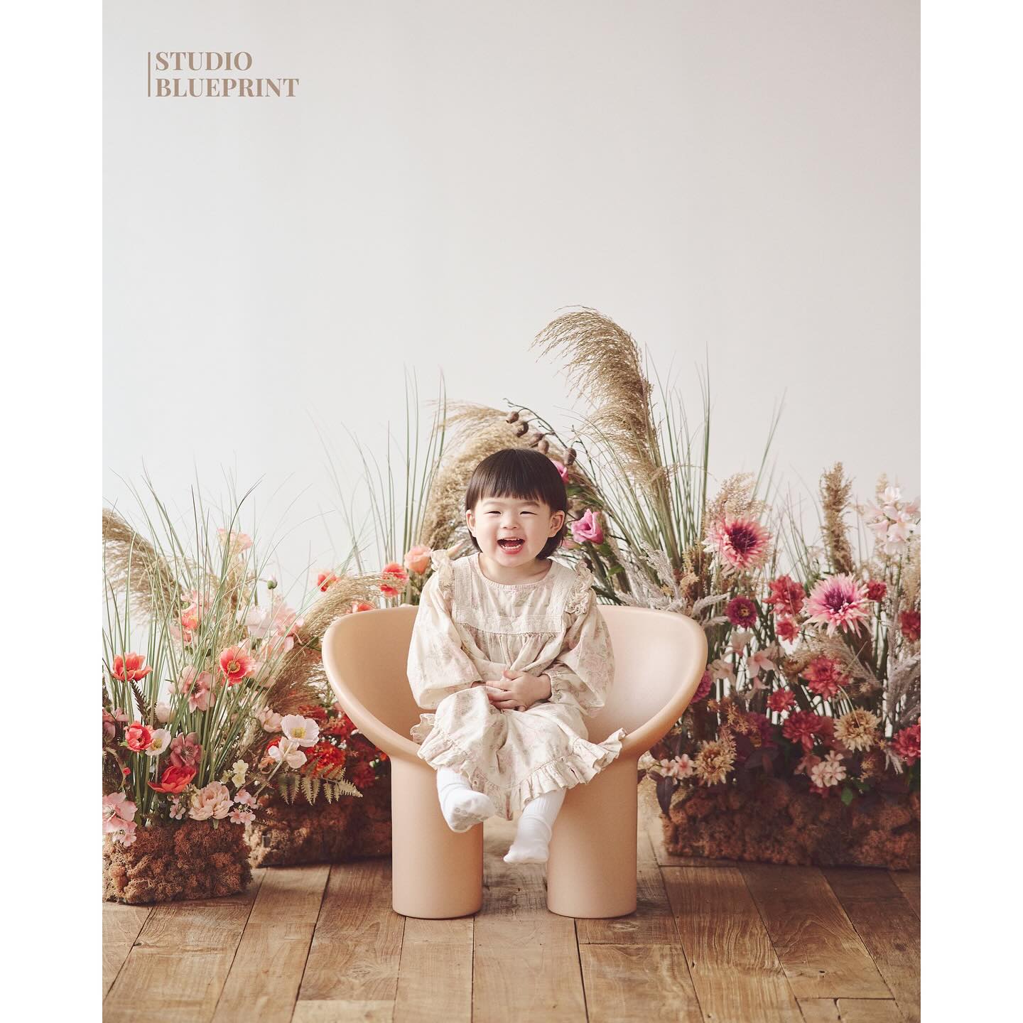 #협찬 #청사진관 #두돌사진

민서의 웃는 얼굴은 꽃보다 화사해! 💐

따스한 햇살이 들어오는 자연채광 배경의 
청사진관 플라워존에서 울 아기의 성장사진을 
매년 한 장씩 남겨보면 어떨까요?

τнänκ чöü♥ s.blueprint_baby 

#성장사진 #아이프로필 #아기프로필 #아기프로필사진 #아기사진 #두돌촬영 #돌촬영 #돌사진 #마곡사진관 #목동사진관 #서울아기사진 #아기성장앨범