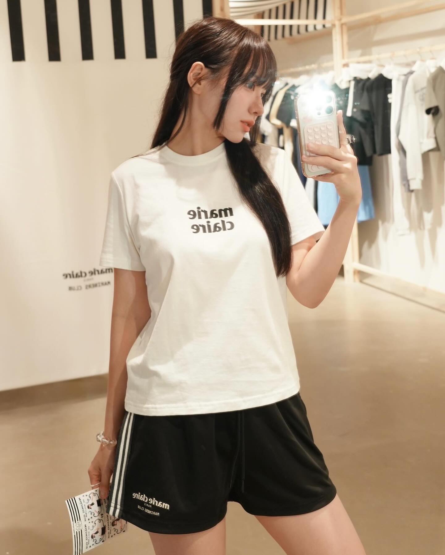 #광고 marieclaire.korea 이렇게 귀여운 팝업은 못참 🤍 ̖́- 성수에서 진행 즁인 마리끌레르의 첫 팝업 with 테이스티드🐰🩷 레인보우인형으로 유명한 tasted.official 와의 콜라보 팝업 한정 제품과 마리끌레르 팝업 익스클루시브 제품까지 한번에 만나뷰아요••♥ 마리끌레르 쇼츠 핏 증맬 이뻤답니다..🫧

마리끌레르 ’mariners club‘ 팝업
✮꙳ 기간 : 7월 20일 (토) ~ 8월 13일 (화)/ 11시 ~ 20시
✮꙳ 주소 : 성동구 연무장길 35 스테이지35

photo by #소니 #a7c2 

#marieclaire #마리끌레르 #마리끌레르패션 #마리끌레르팝업