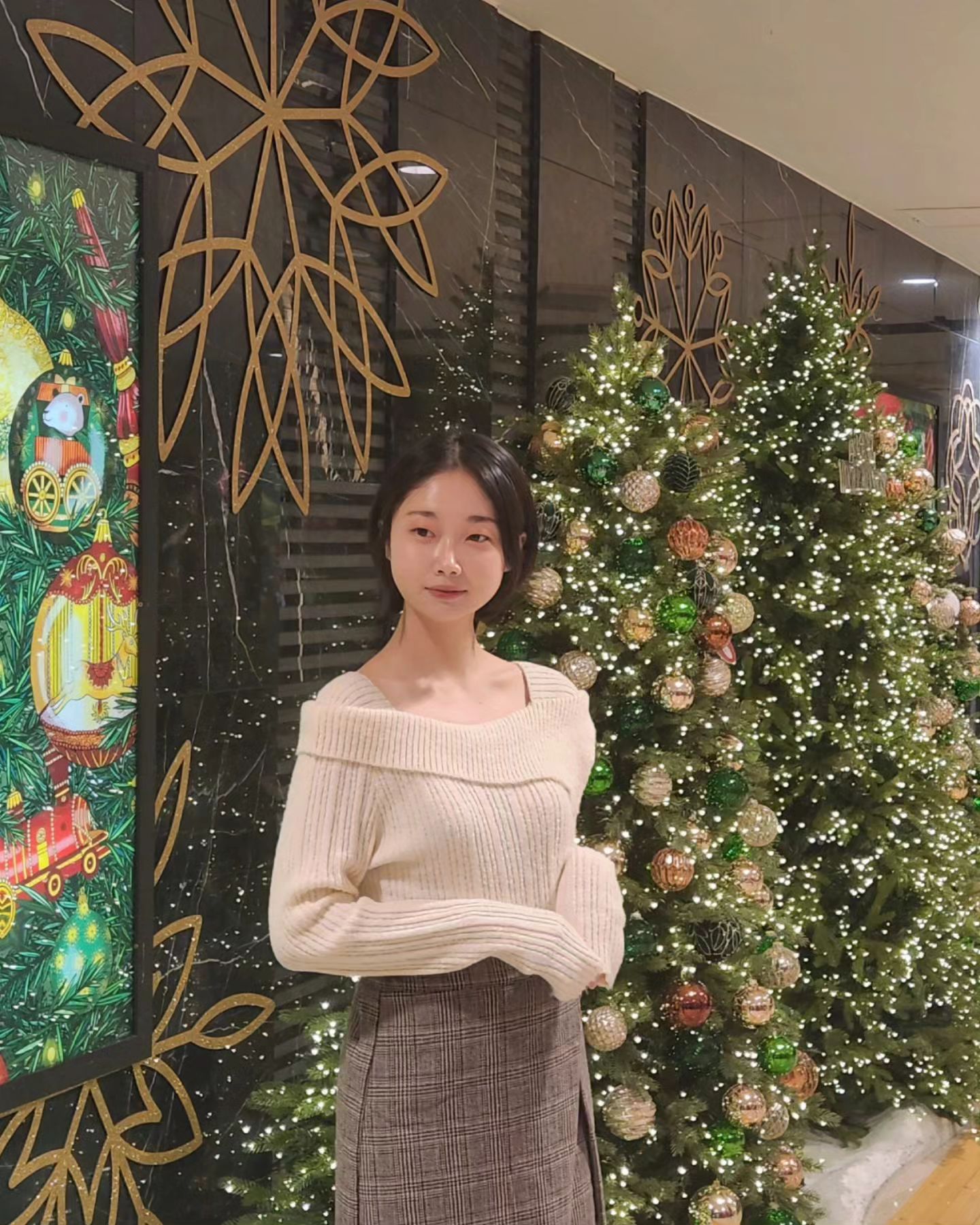FRAME by 시현하다 팝업스토어
크리스마스 분위기 낭낭 너무 좋았당 🎄❤️ 

#서울핫플 #신세계본점 #시현하다 #시현하다팝업 #명동데이트 #크리스마스데이트