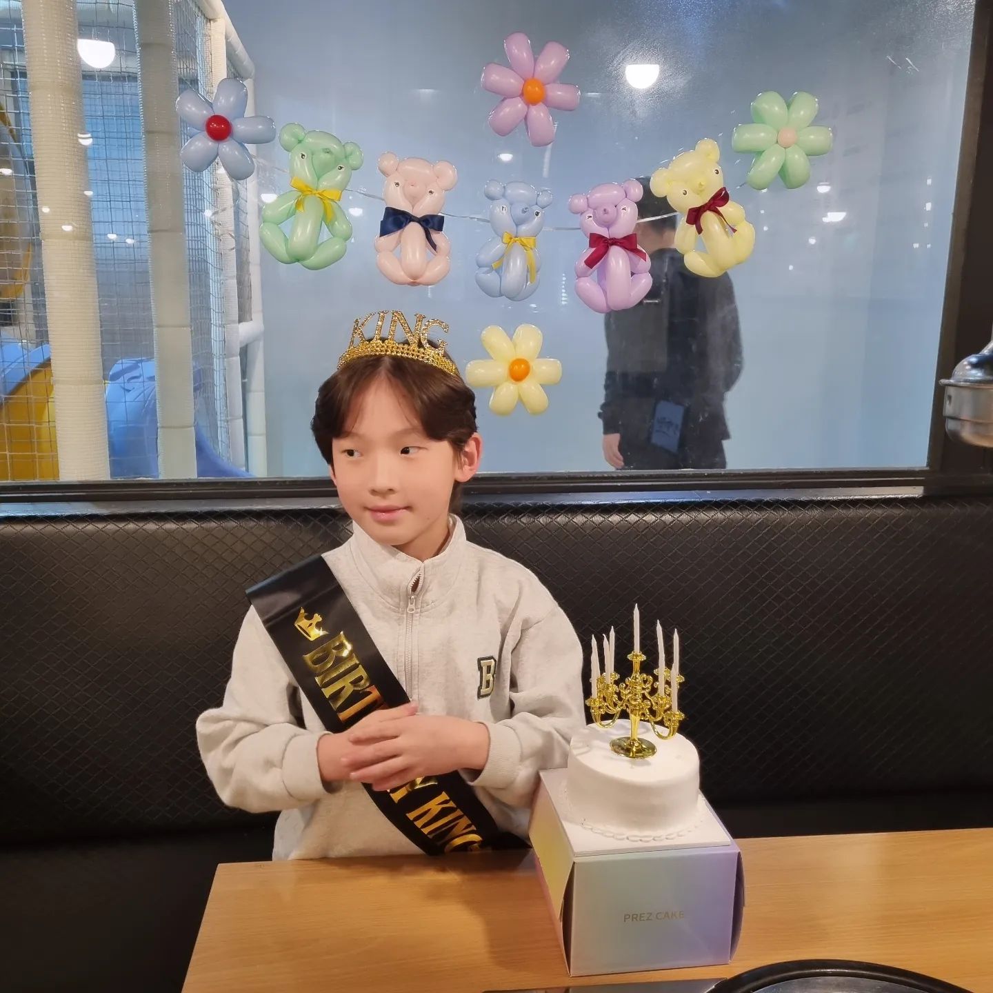 우리 아들 10번째 생일♡
올해는 생파를 3번을 하겠다는 아들ㅎ
아들아!! 건강하게만 자라다오~
친구들아 축하해줘서 고마워🥰

#초3생일파티 #다산백년갈비 #앵두튜브 #아들생일파티 #요술풍선곰돌이 #요술풍선가렌드