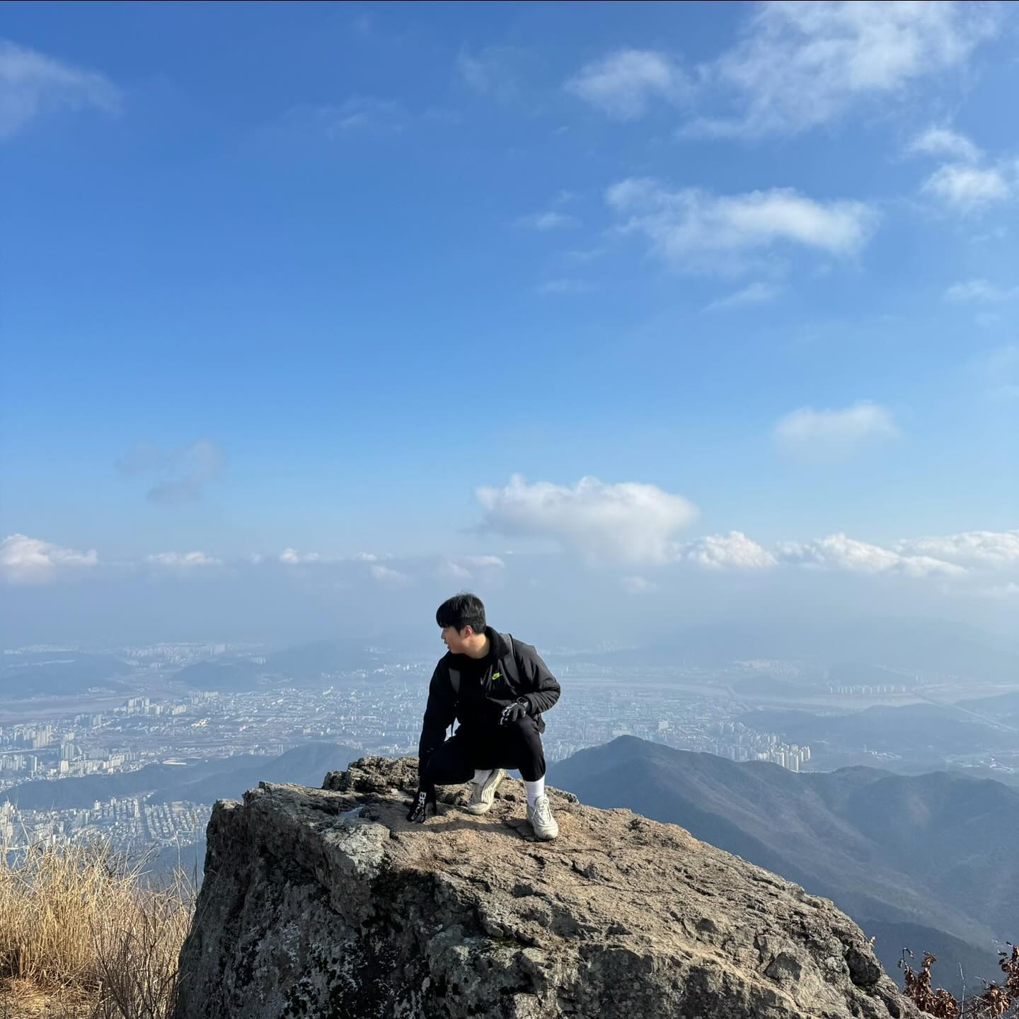 금오산 정상 
.
.
.
#구미 #금오산 #금오산정상 #등산 #등린이 #헬스 #운동선수 #운동