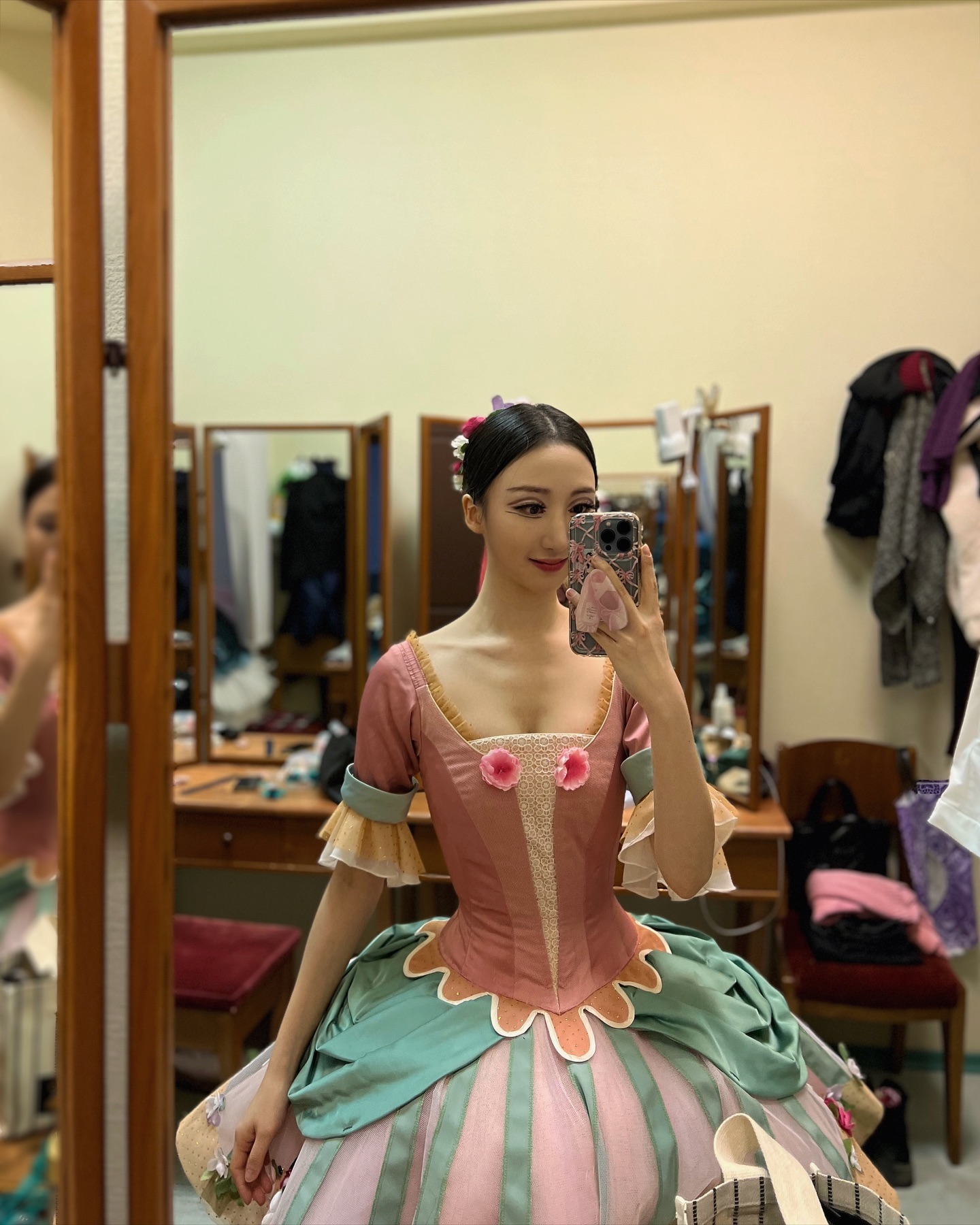 The Sleeping Beauty👑
«Спящая красавица»

How I loved these costumes!
I was so grateful to perform in ‘The Sleeping Beauty’, and felt that, so much love has gone into making our beautiful costumes..🌷✨

아직 잠미녀 한발 더 남았다..💪🏻
 ⠀

#잠자는숲속의공주 #발레리나 #발레 #잠미녀 #러시아 #외노자 #공연 #ballerina #ballet #thesleepingbeauty #thesleepingbeautyballet #dancer #balletlife #performence #tchaikovsky #costume #balletcostume #tutu #dancer #dance #behindthescenes #russia #russianballet #балет #балерина #костюм #кореянка #театр #спящаякрасавица